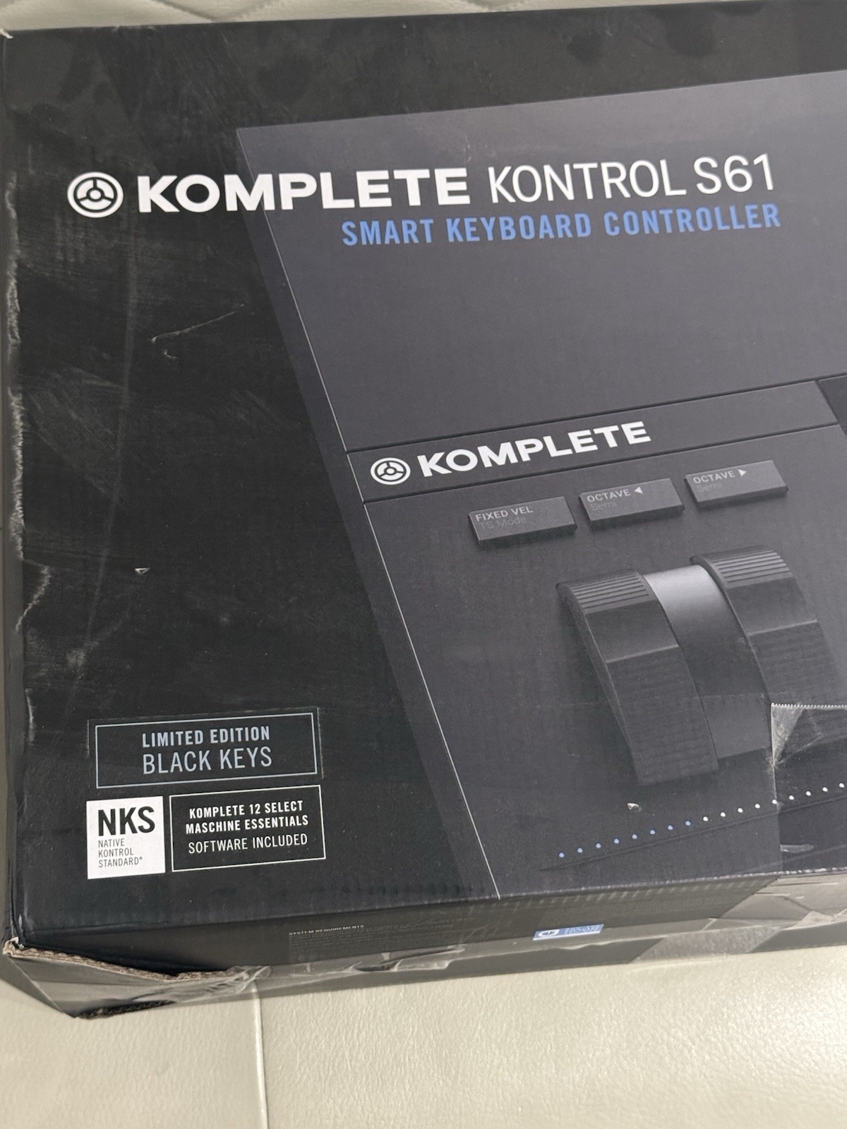 BLACK KEYS Native Instruments Komplete Kontrol S61 61-Key Controller, Black Keys
