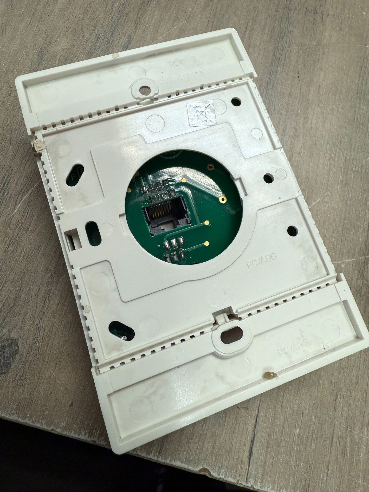 Johnson Controls TE-67NP-0N00 Wall Air Temperature Sensor White UNTESTED Mexico