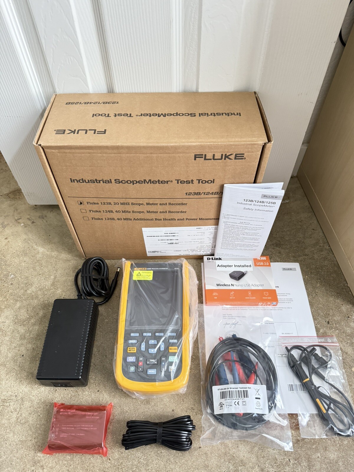 FLUKE 123B/NA INDUSTRIAL SCOPEMETER 20MHZ (NEW FACTORY SEALED)SHIPS FAST MFD2024