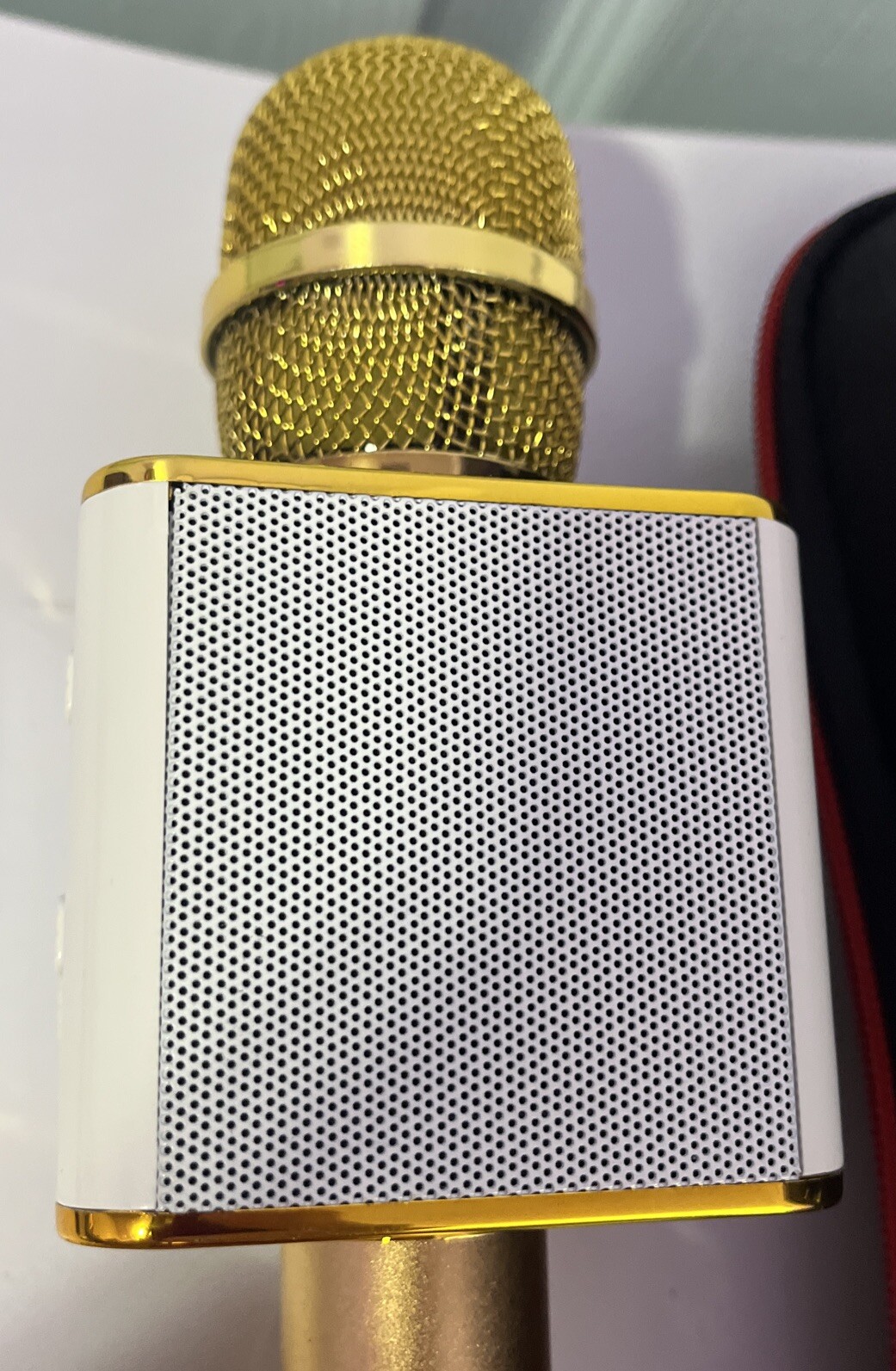 QFX Model Kar-3 Karaoke Microphone With Case And Cable UNTESTED White/Gold