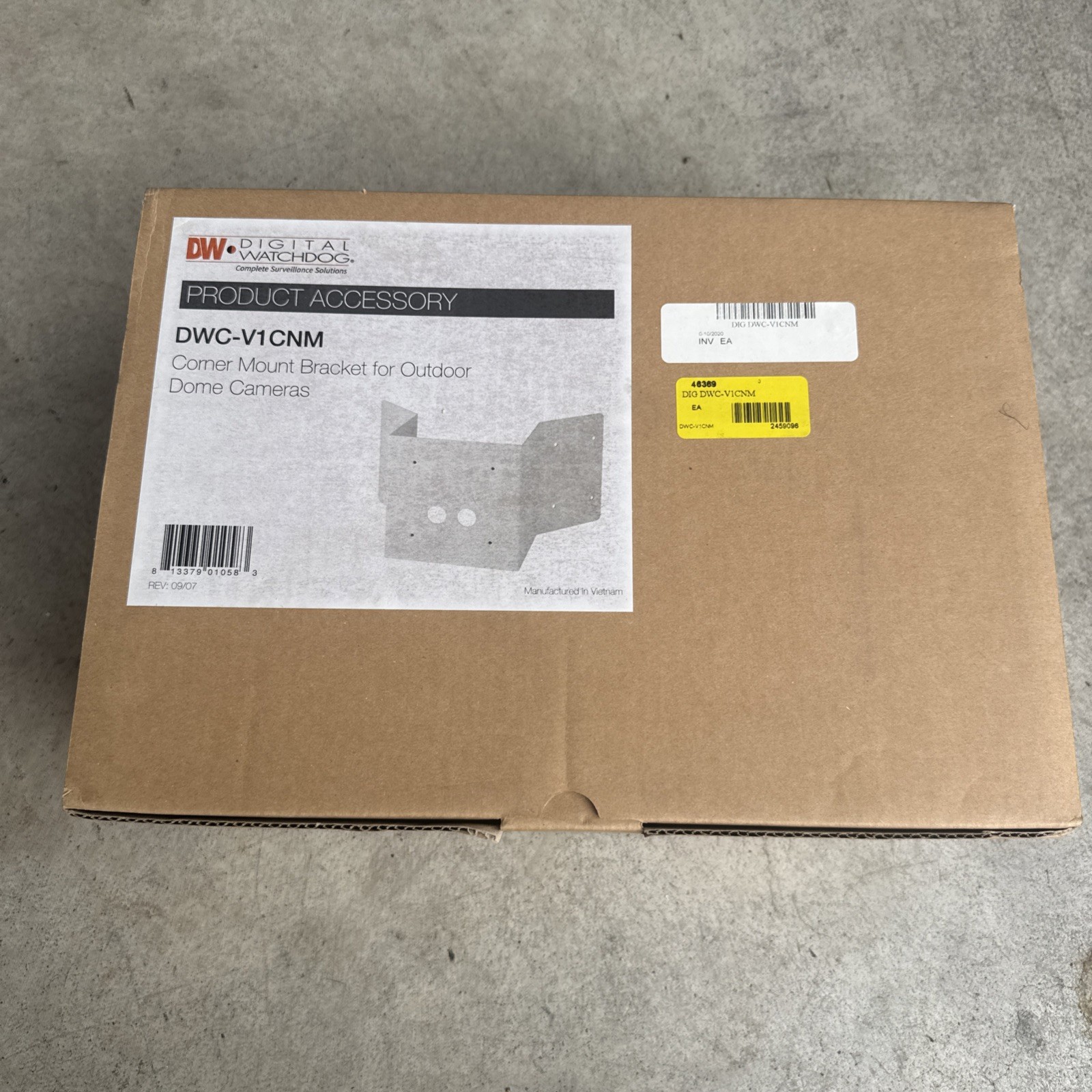 DWC-V1CNM Corner Mount Bracket for Outdoor Dome Cameras
