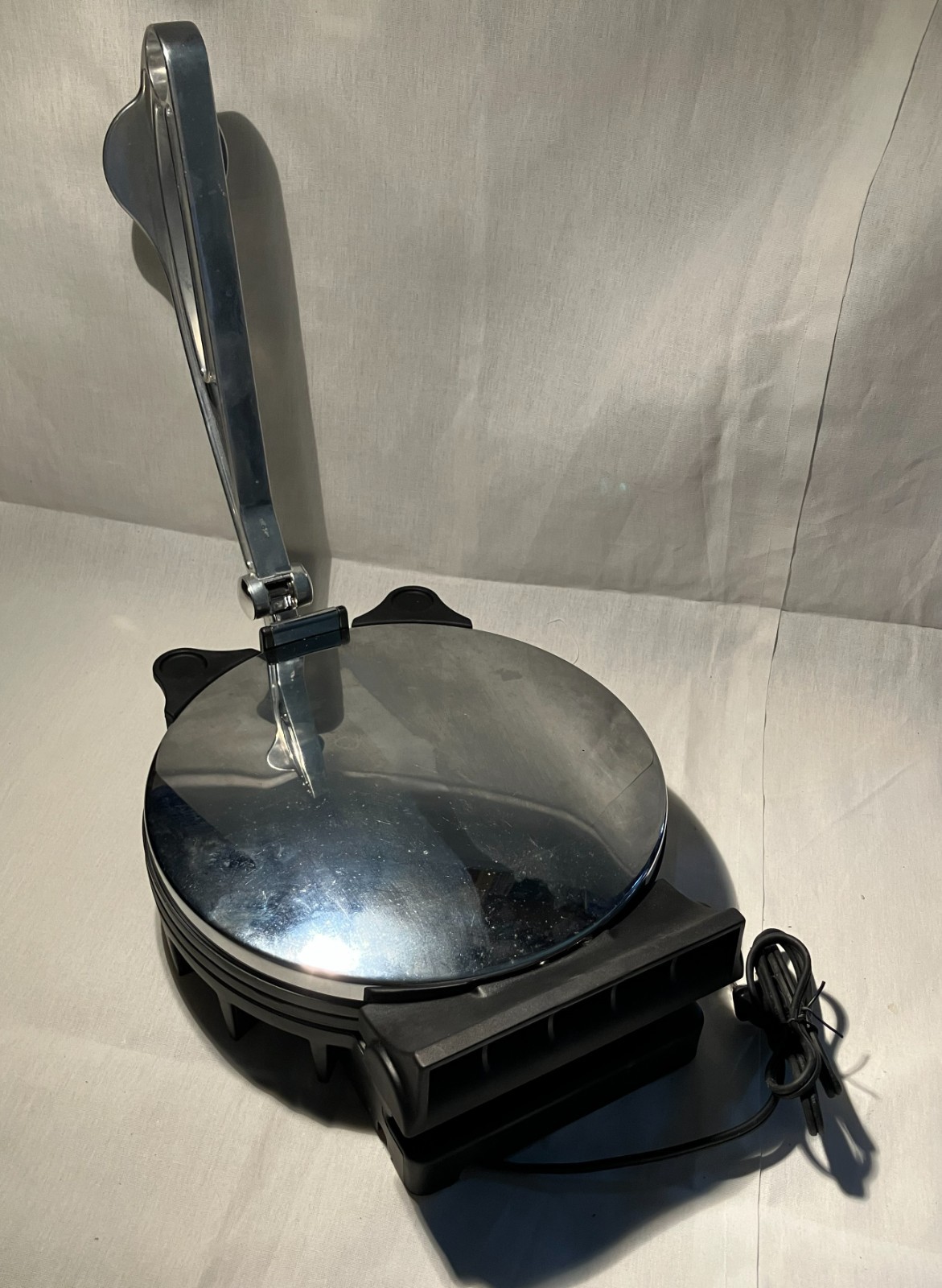 Used VillaWare Grand Wrap Electric Tortilla & Flatbread Maker 5955