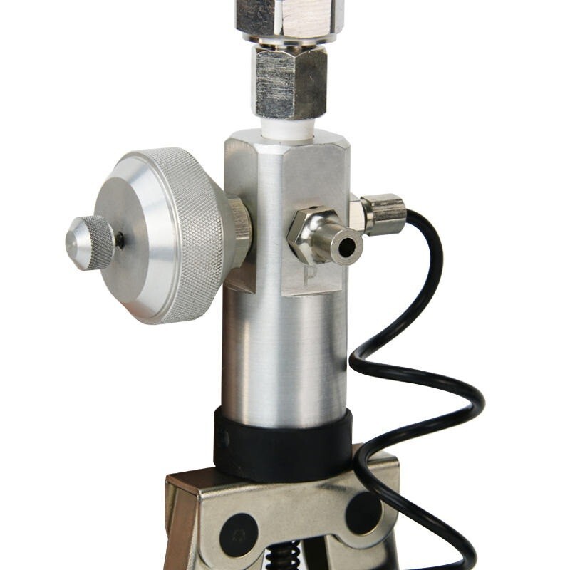 Pneumatic hand pump pressure calibrator