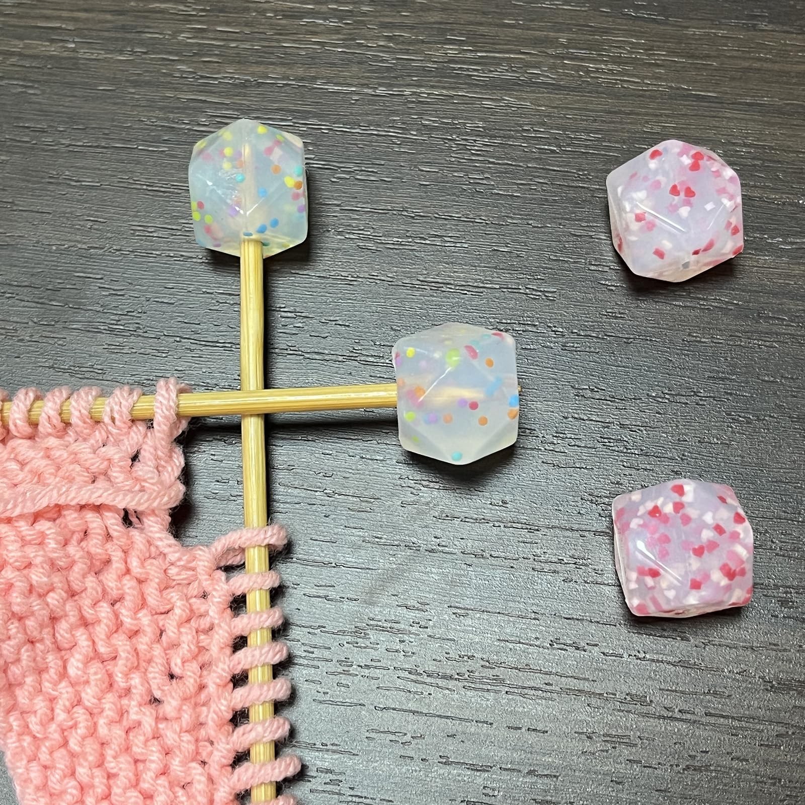 SPANSEE Hexagon Knitting Needle Holders - 4 small, Stoppers