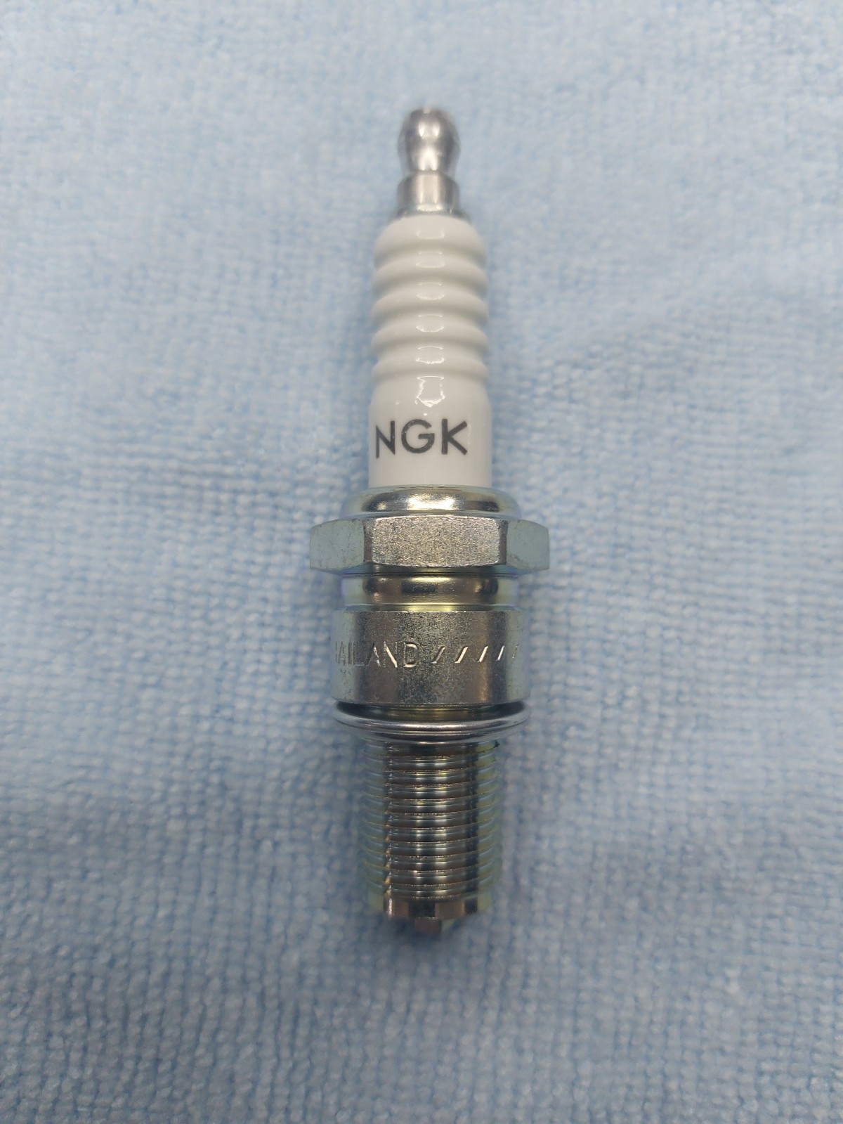 Niterra NGK B8ES Spark Plug 2411