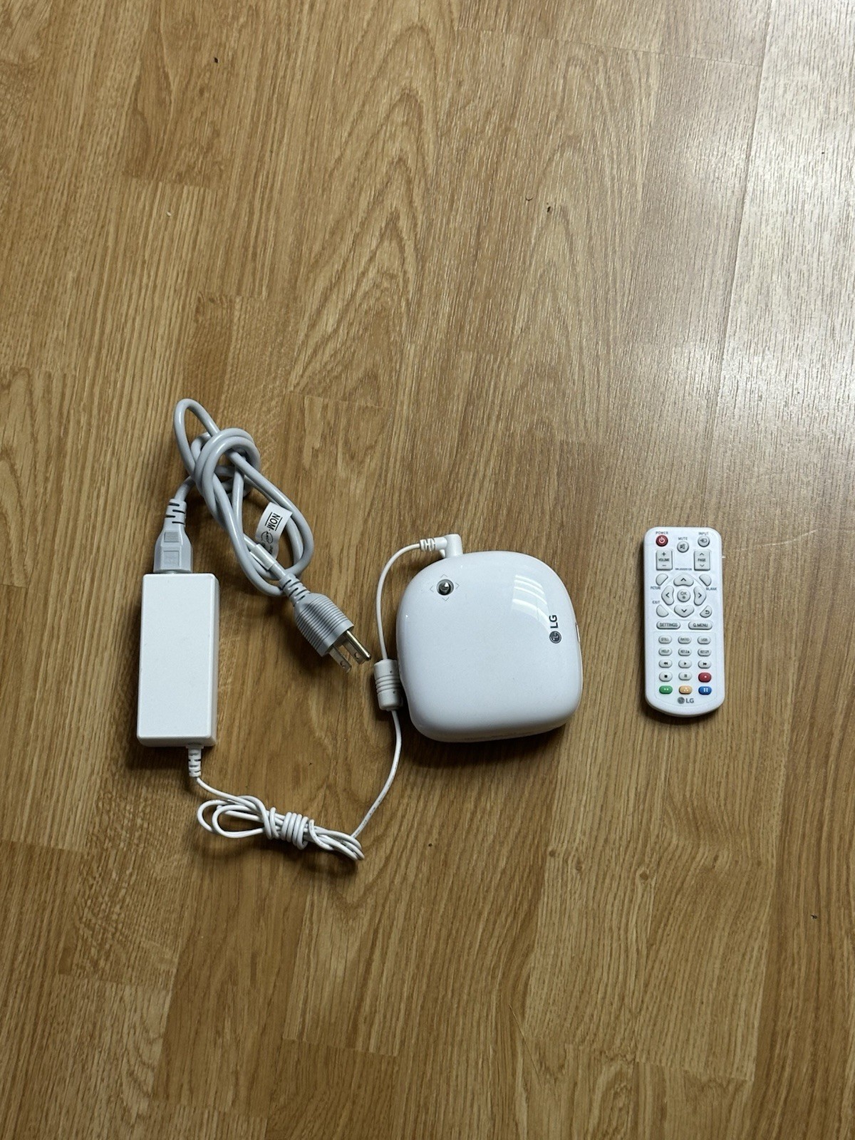LG MINI PROJECTOR PV150G
