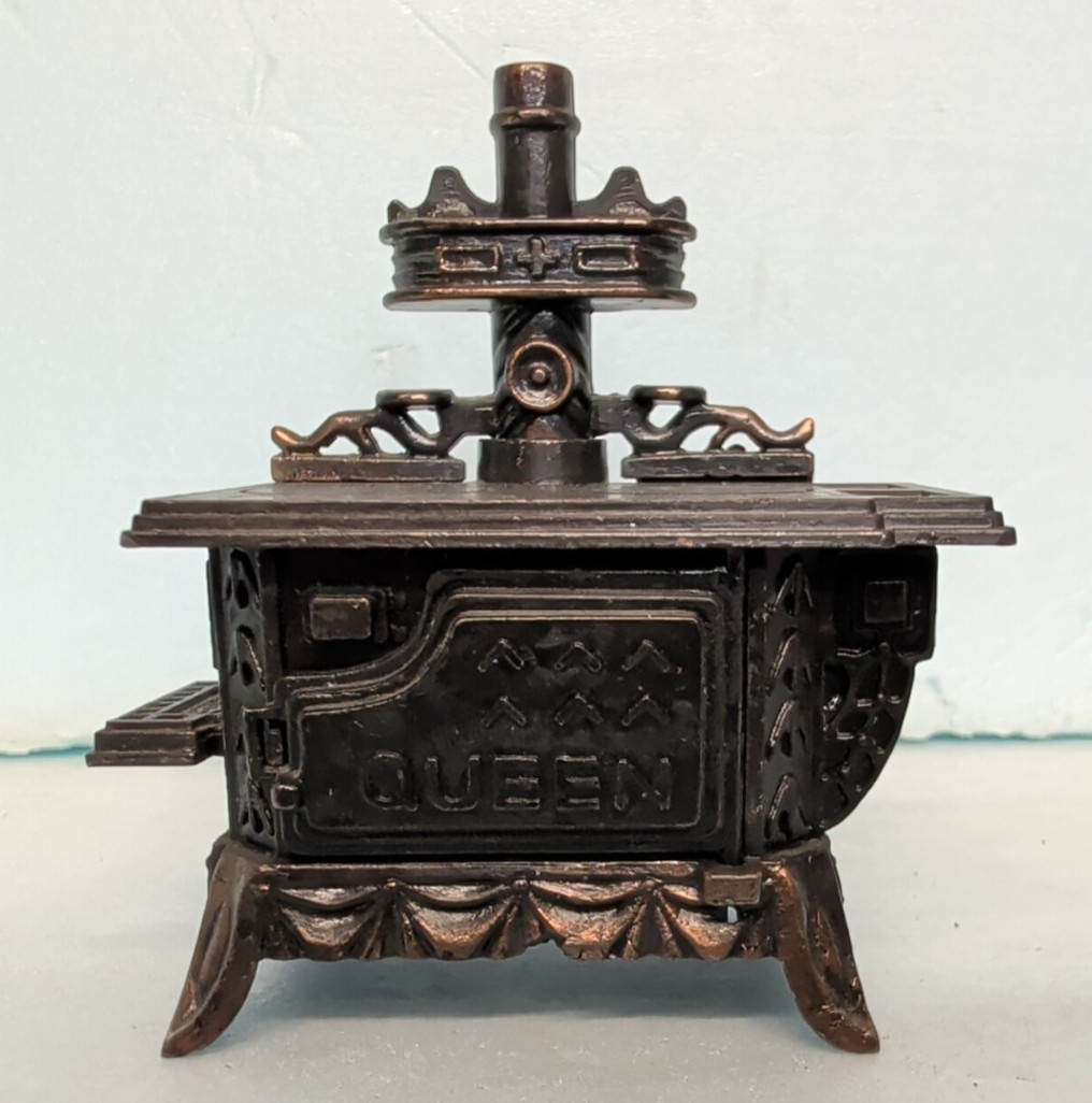 Pencil Sharpener Vintage Die Cast  Queen Mini Wood Stove Made In Hong Kong