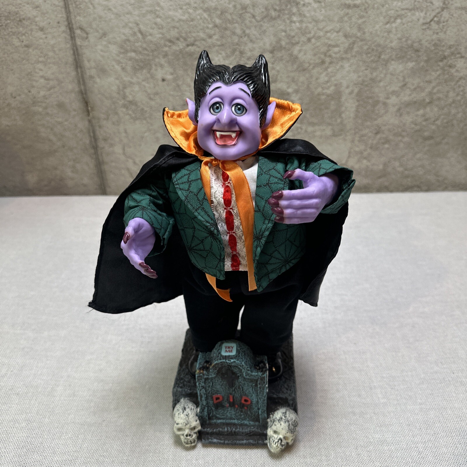 RARE 1999 Vintage T.L. Toys Halloween Disco Vampire Animated Figure