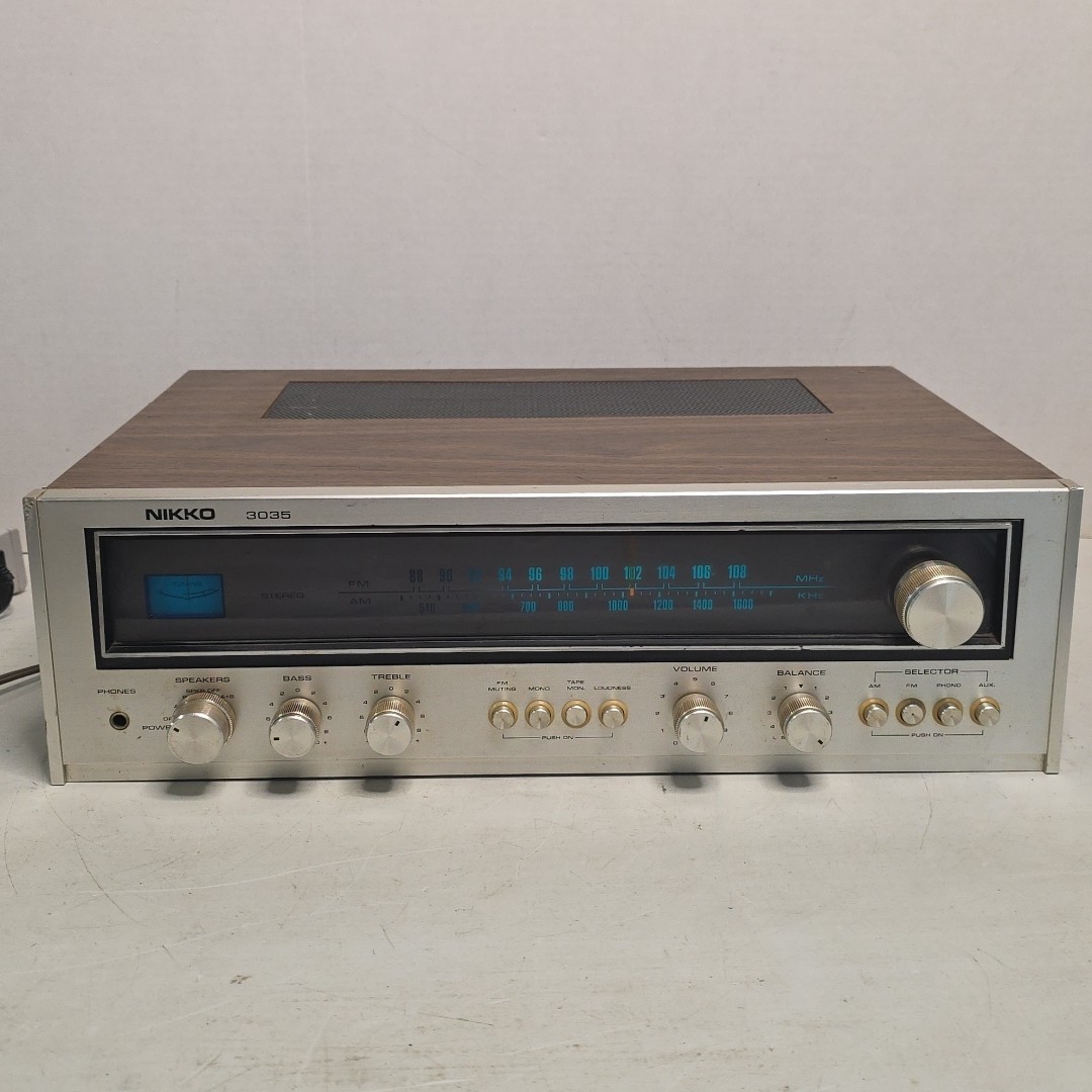 Nikko 3035 AM/FM Vintage 1970’s Stereo Receiver - COSMETIC DAMAGE - READ