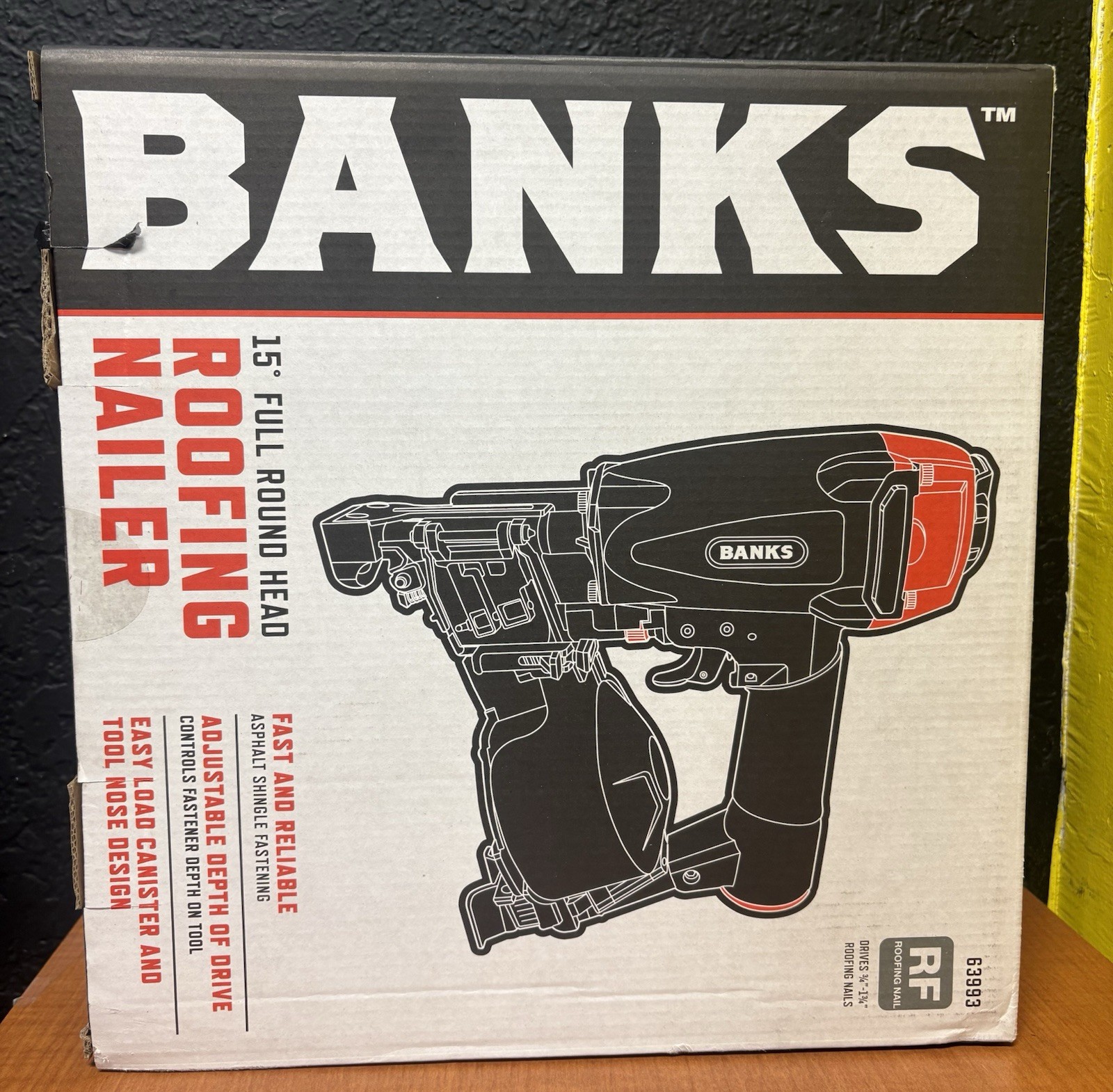Banks 63993 15-Degree Full Round Head 3/4" to 1-3/4" Air Roofing Nailer