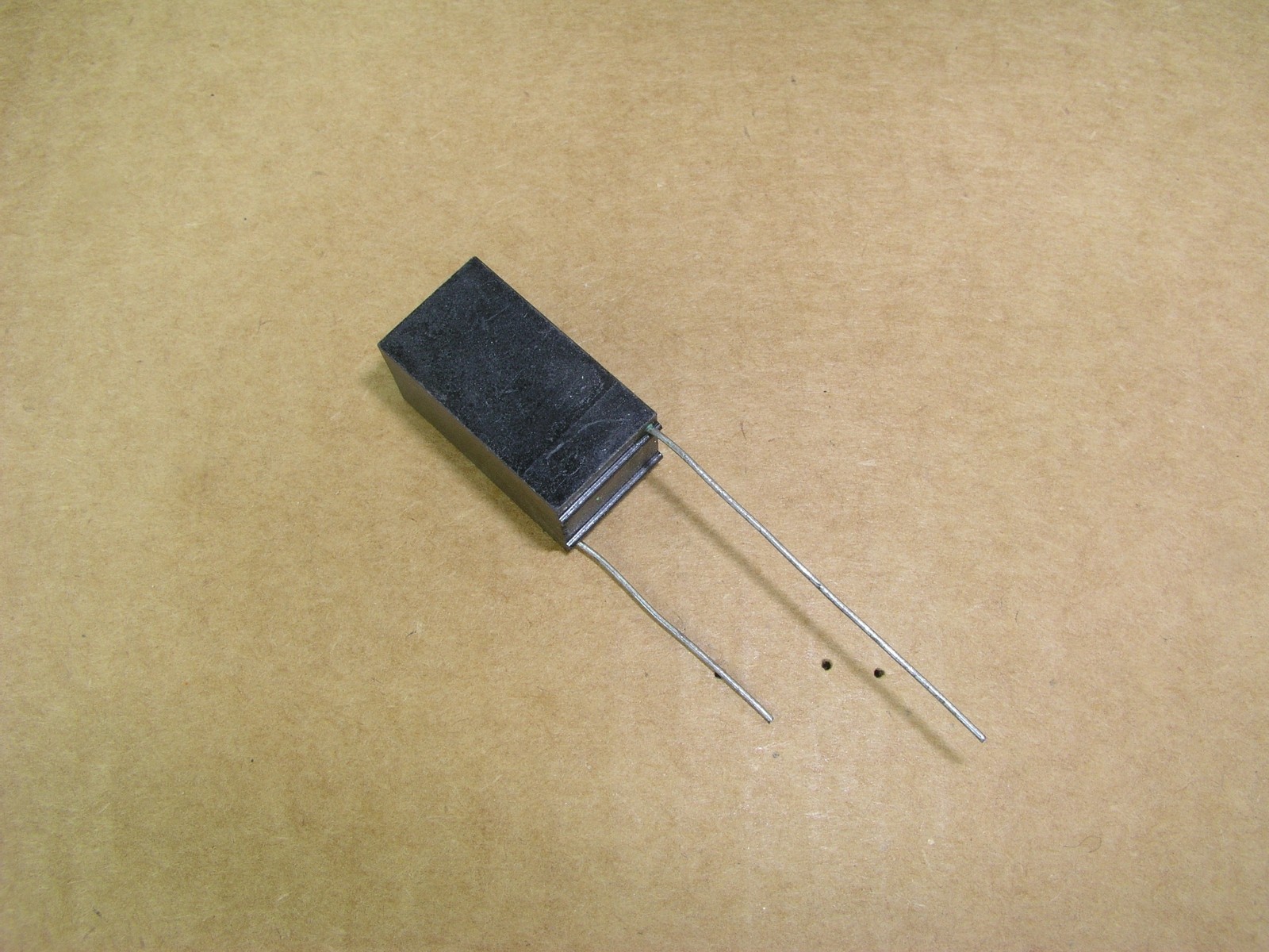 S00774-032 (3 Pc Lot) 0.140 mfd 400 volt 400V +- 5 % radial polyester capacitor