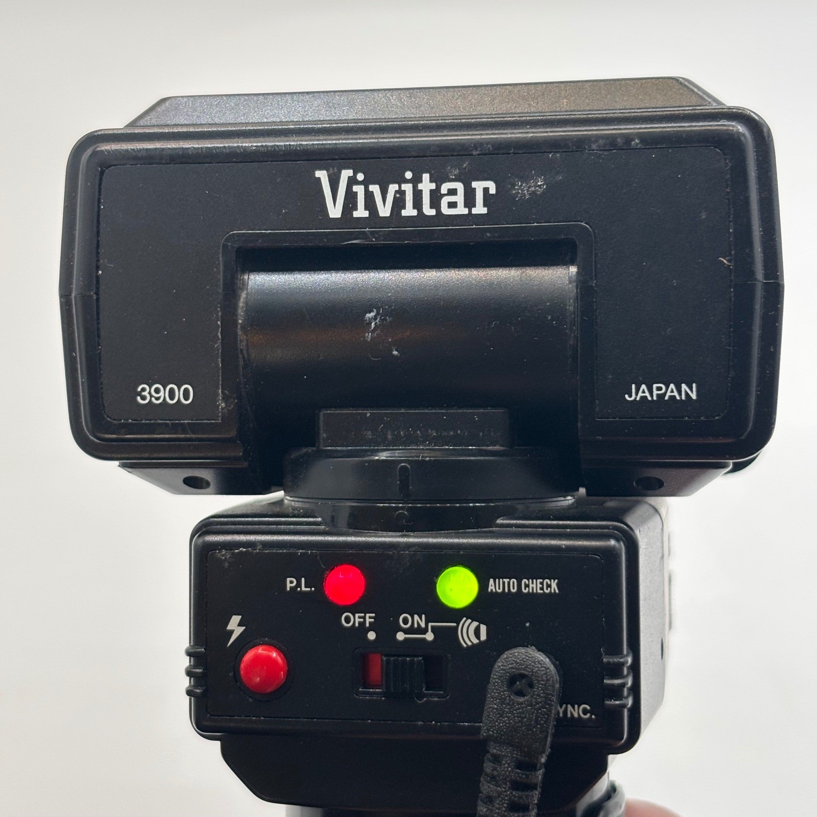 Vivitar Auto Thyristor 3900 Electronic Flash Unit with Sync Cord Made in Japan