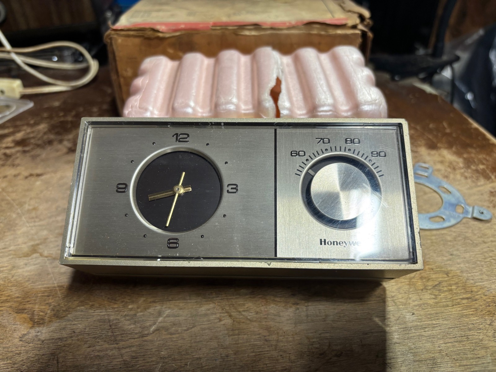 Honeywell Chronotherm # T882A 1047-1 Vintage Thermostat