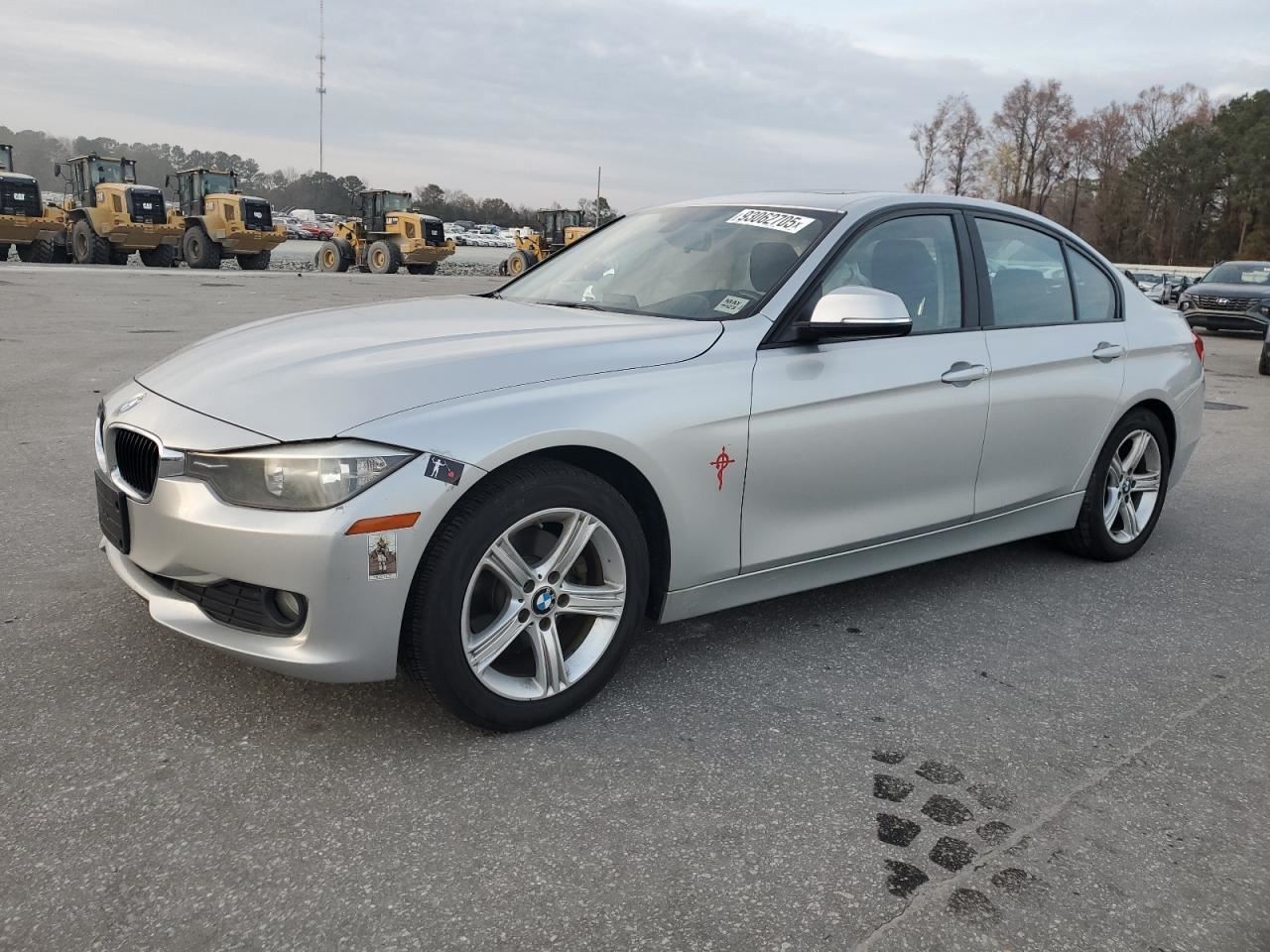 320I      2013 Glove Box 4969493