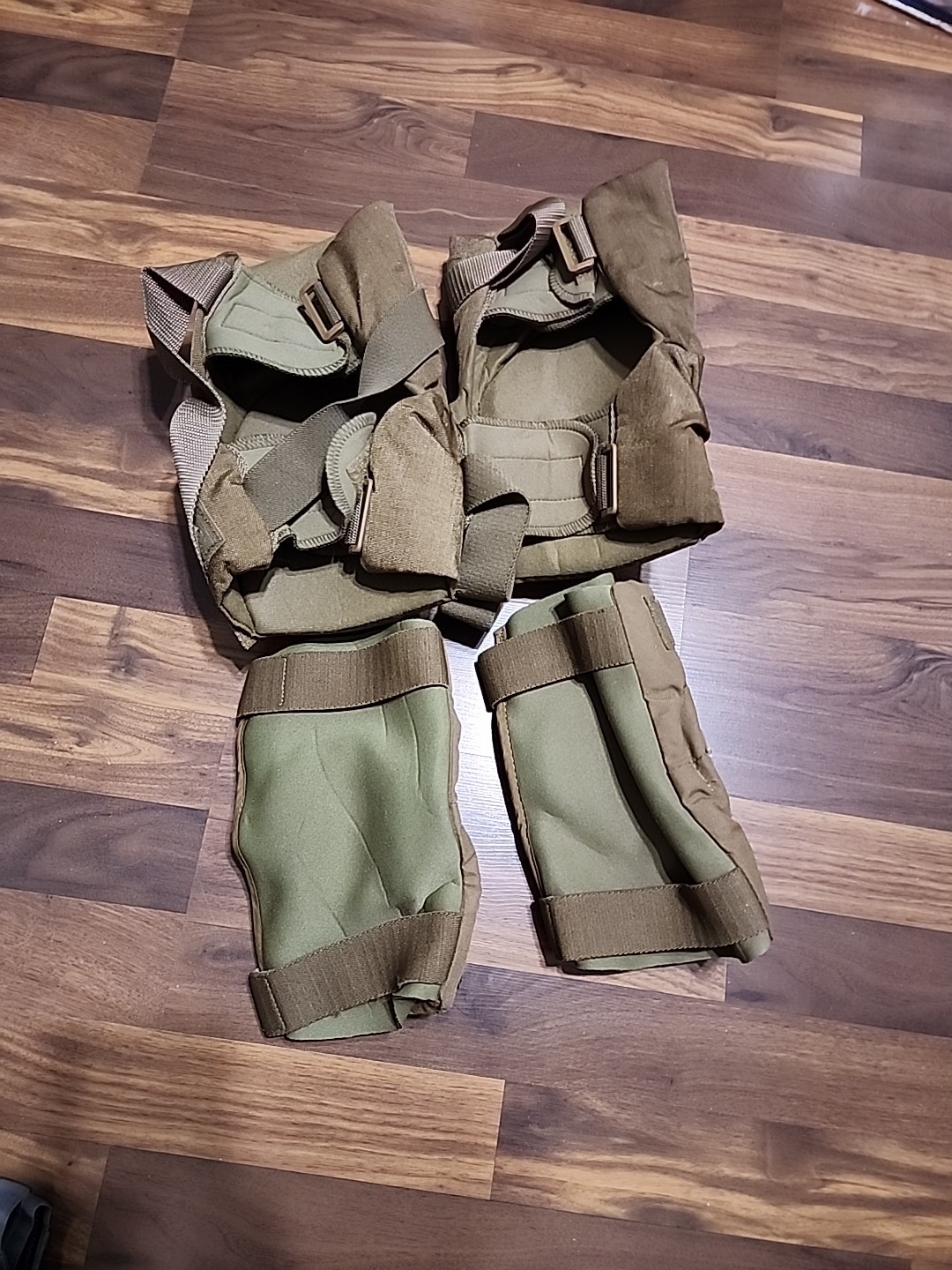 Combat Elbow Pads Medium Coyote Brown w/ Coyote Shell