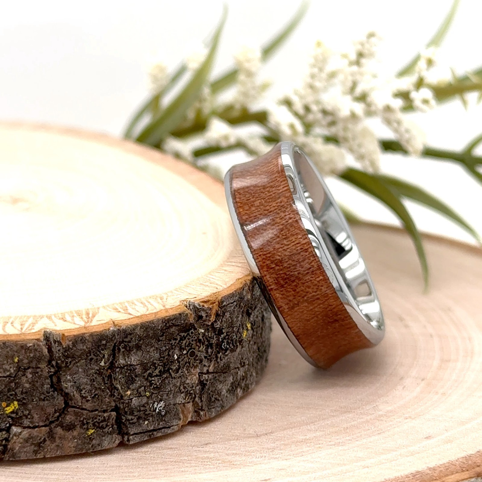 8mm Silver Tungsten Carbide Christmas Gifts Ring Wood Inlay Polished Edges Band