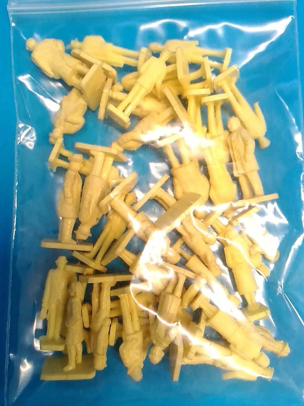 ho scale 40 unpainted people