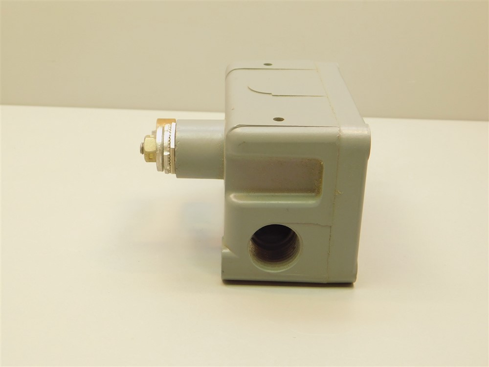 Honeywell Micro Switch EX-AR Explosion Proof Limit Switch 15A 125,250,480VAC