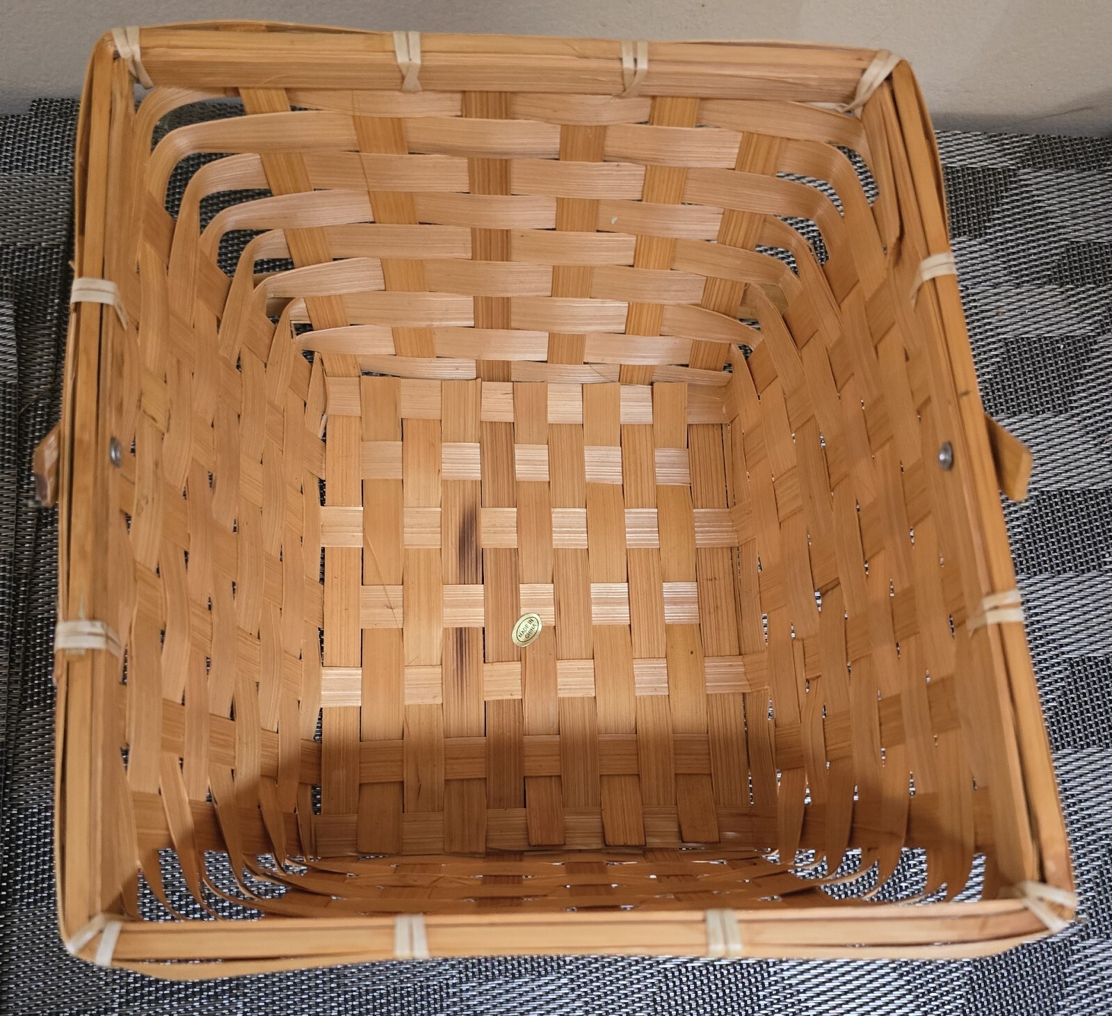 Woven Basket With Movable Handle; 8.75"x8"x5"