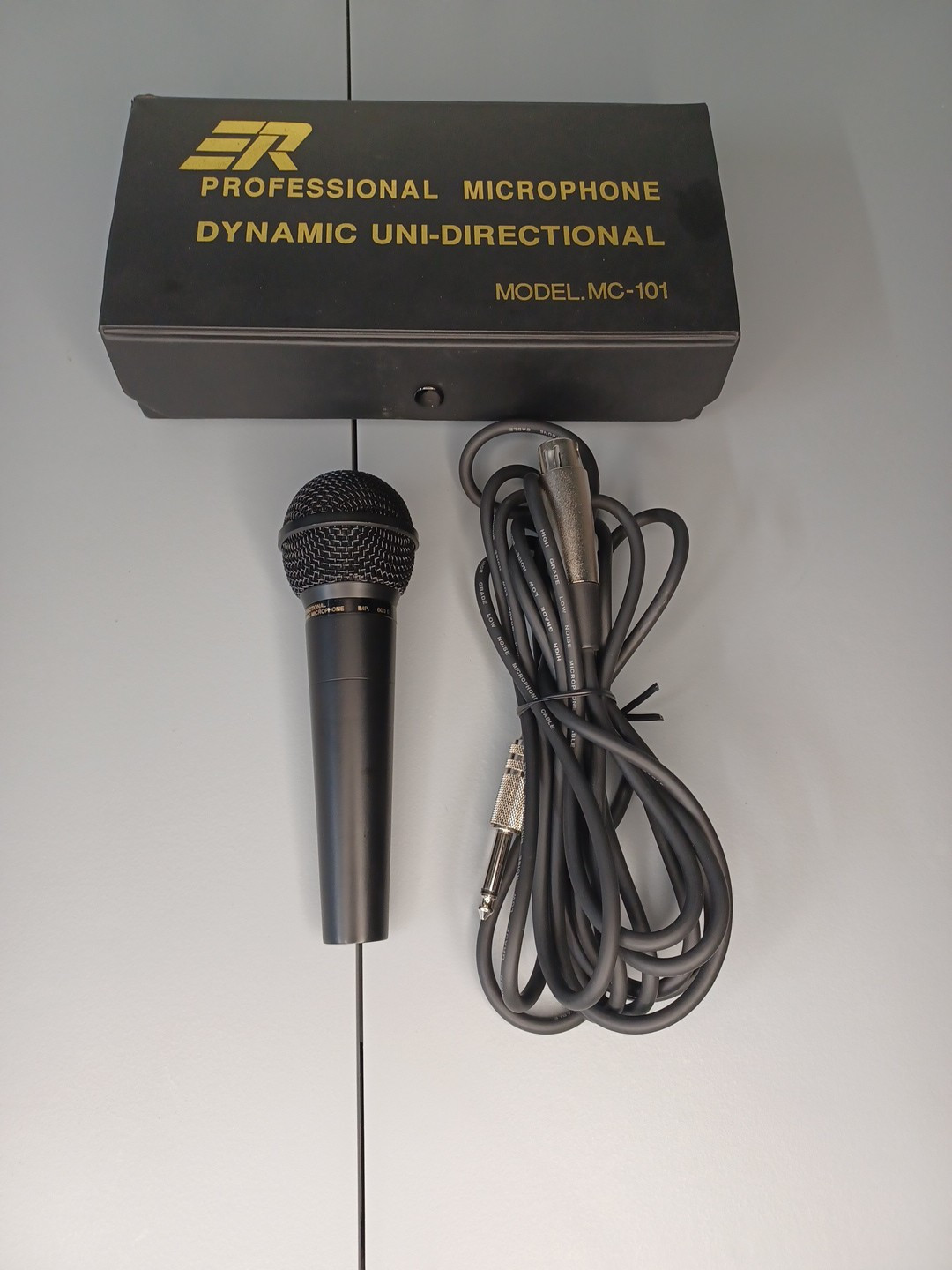 Microphone  ER MC-101 Dynamic Unidirectional Professional  MINT Open Box !