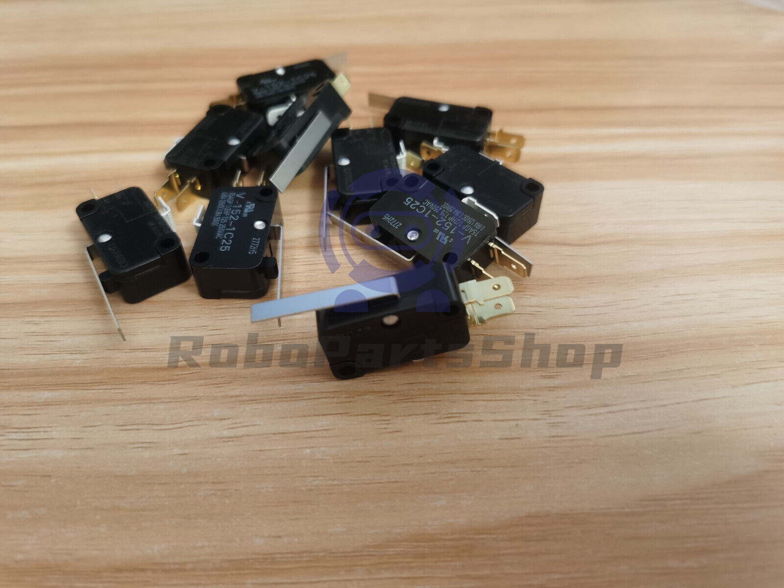 NEW Omron V-152-1C25 V1521C25 Microswitchs 10pcs