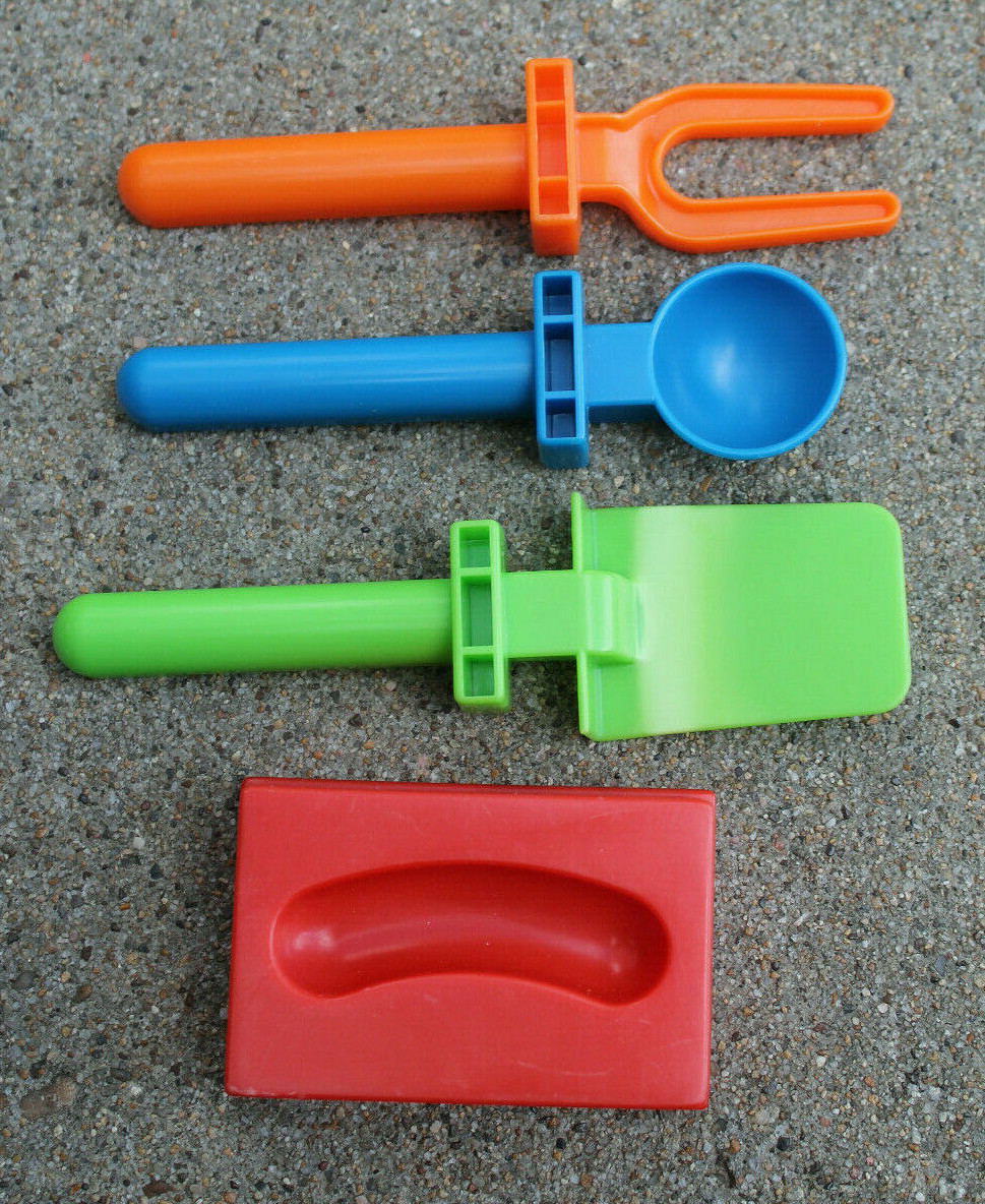 Replacement Tools & Hot Dog Mold for Tyco Super Dough Snack Shop 1988