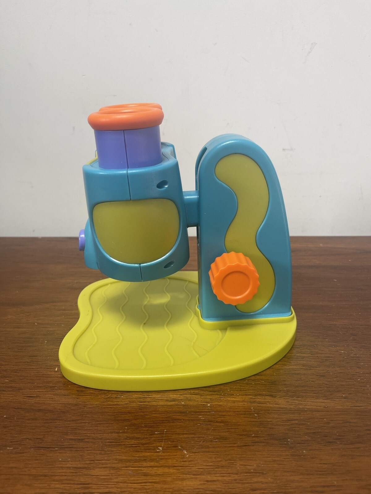 GeoSafari Jr Toddlers Educational Light-Up Adjustable Plastic Toy Microscope