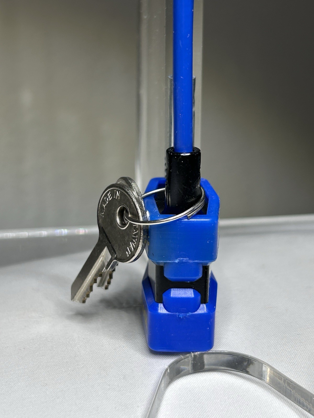 NEW Mossberg Cablelock Gun Lock with 2 keys Padlock ~ Taiwan