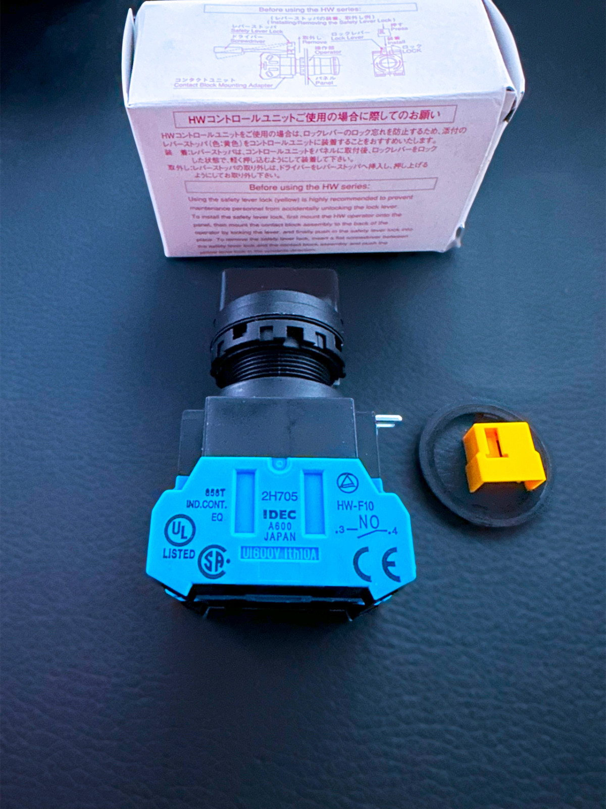 HW1S-3TF20 IDEC 3 Position Selector Switch DPST-NO 110V 10A AC, 8A DC