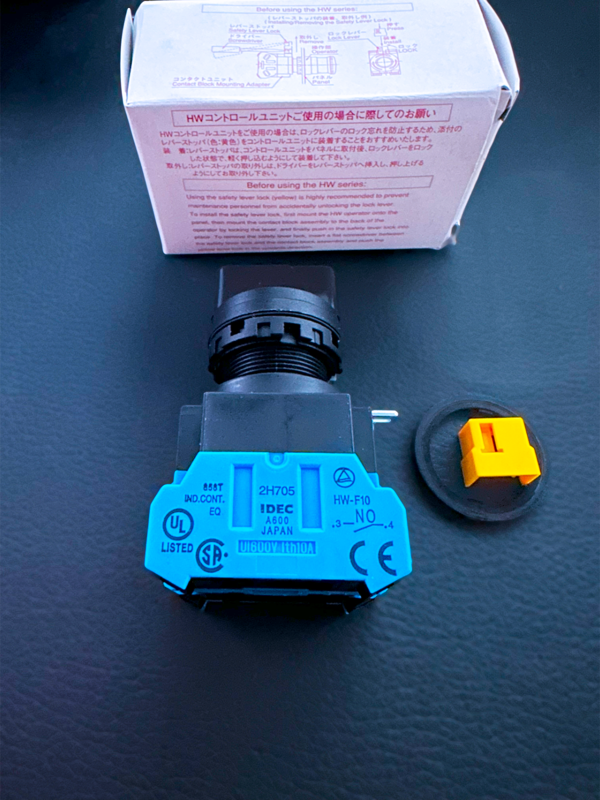 HW1S-3TF20 IDEC 3 Position Selector Switch DPST-NO 110V 10A AC, 8A DC