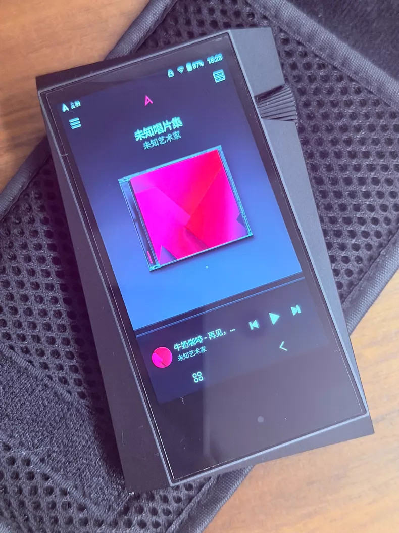 Astell & Kern SR35 Music Player 64GB 4.4mm Balanced DAC DSD Audio Excellent