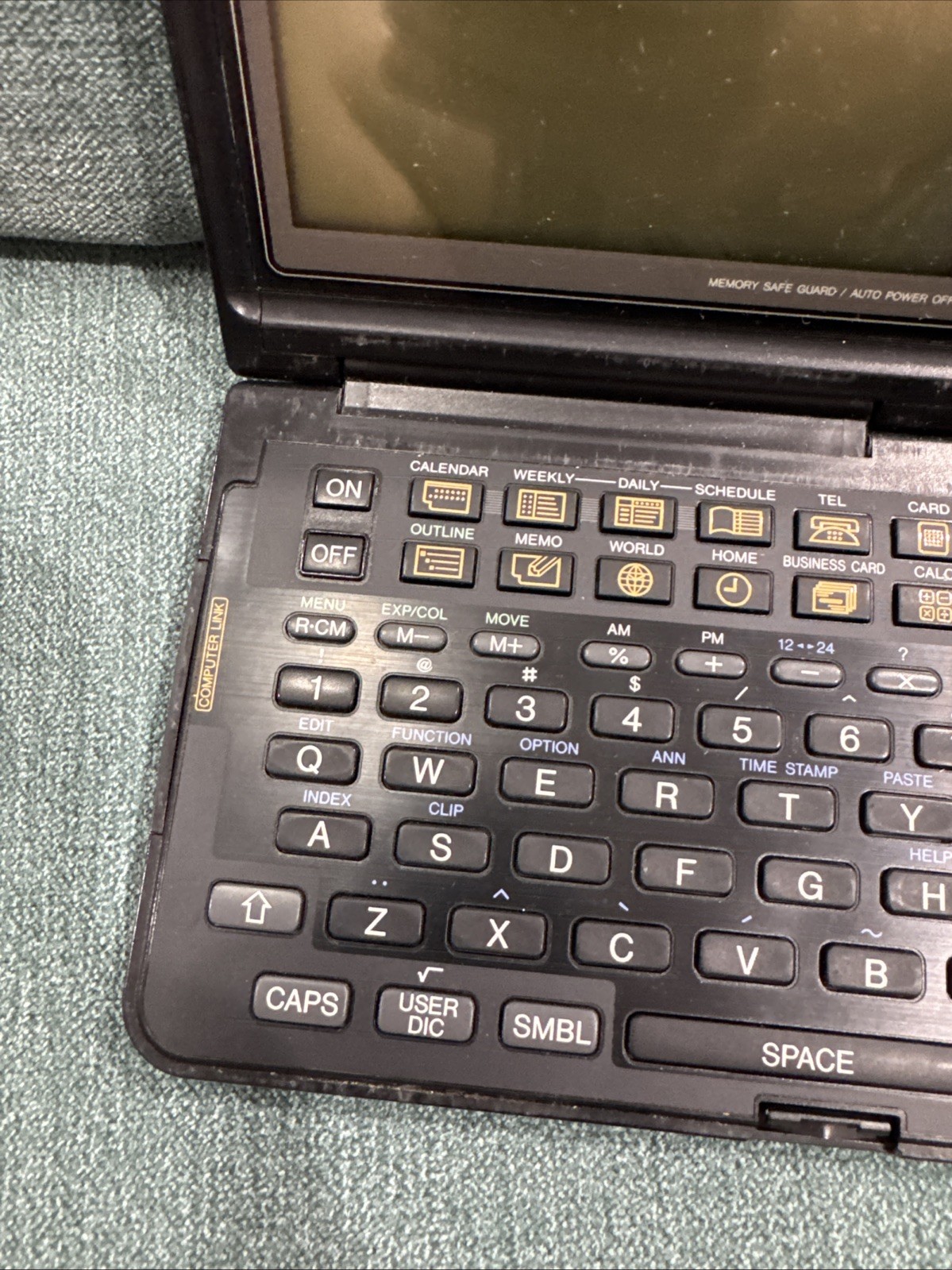 Sharp Wizard OZ-8000 64kb Electronic Organizer - Untested - FOR PARTS ONLY