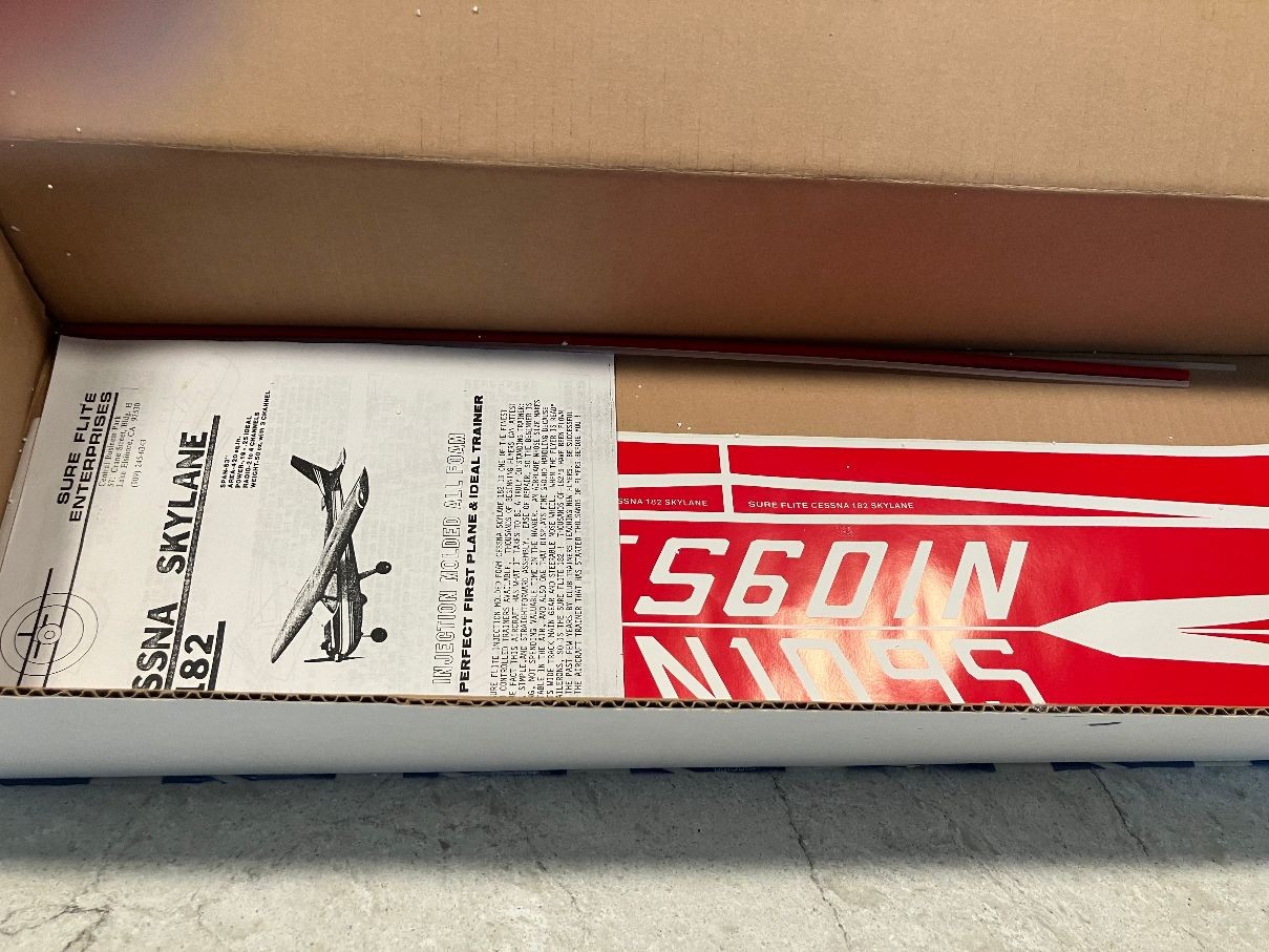 Sure Flite Cessna Skylane 182 RC Airplane Kit