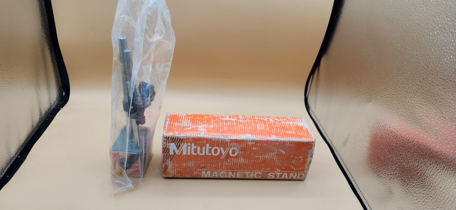 MITUTOYO 7010S-10 Magnetic Base/Holder,6 In Gage Rod