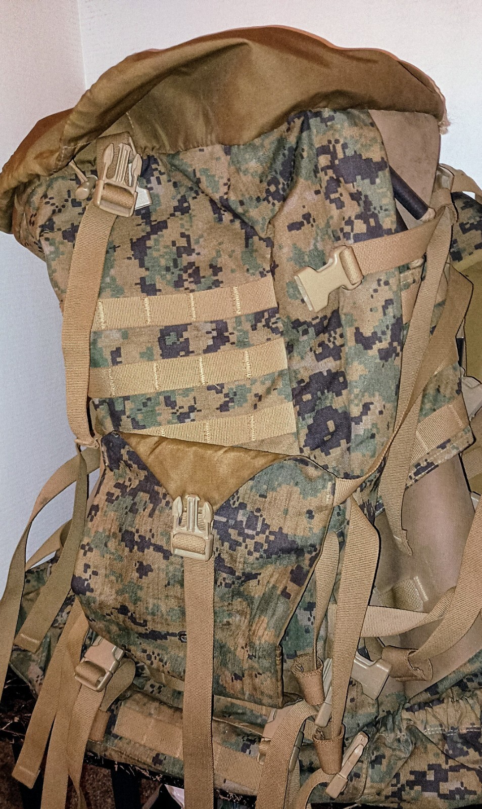 United States Navy Marines Military Half Hard Shell Rucksack/Backpack + Canteen