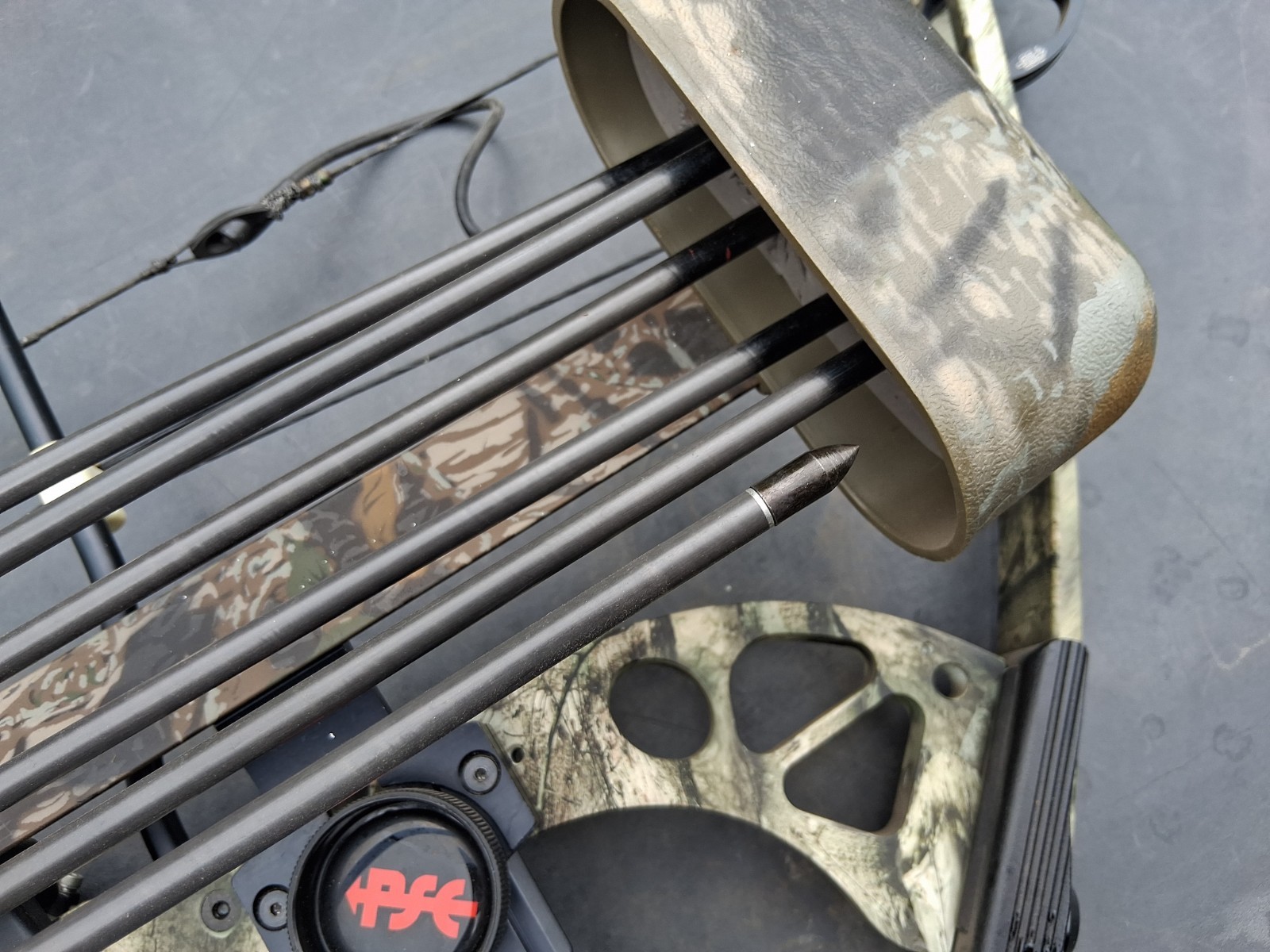 PSE Stinger Compound Bow