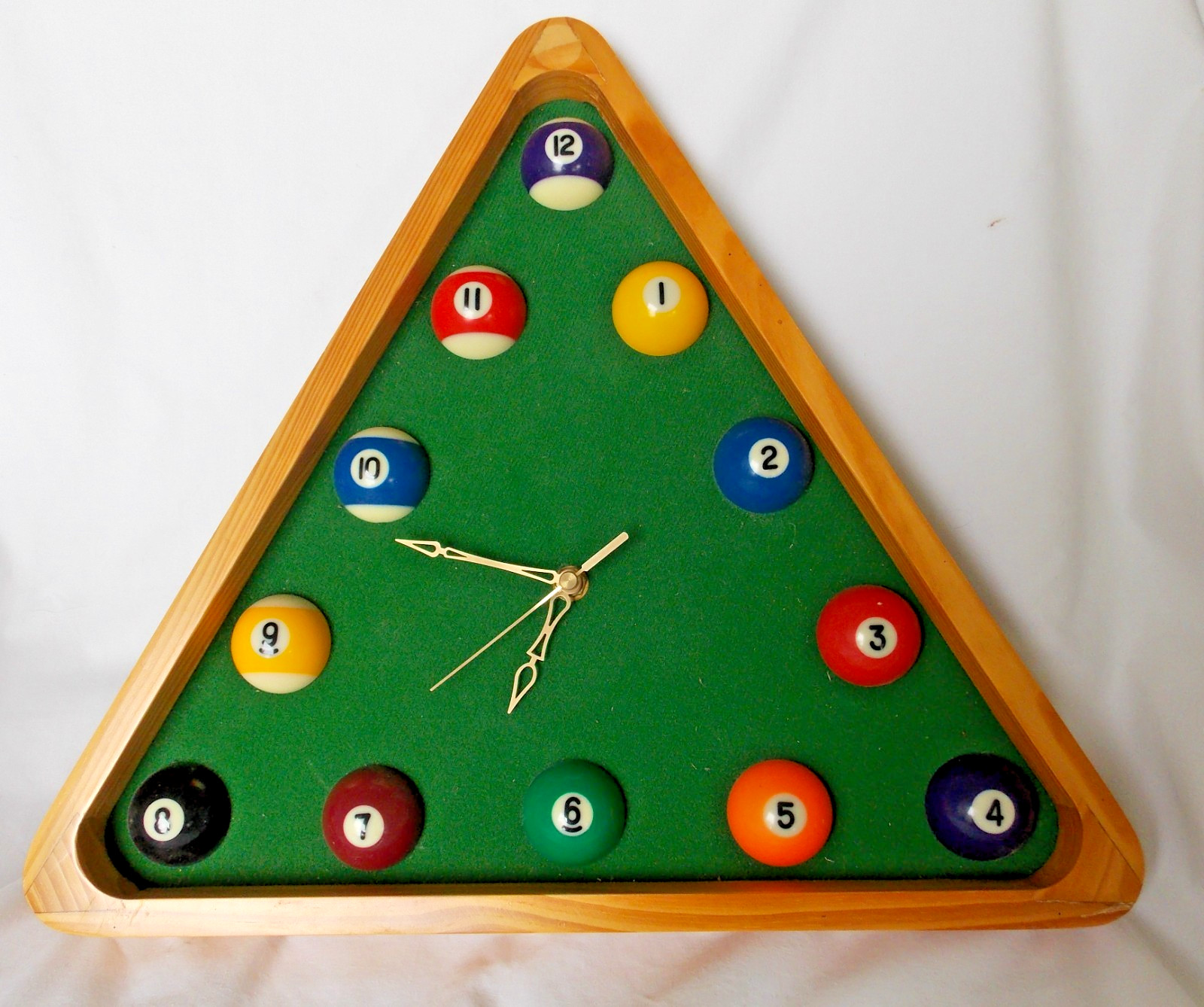 VINTAGE POOL BALL WALL CLOCK