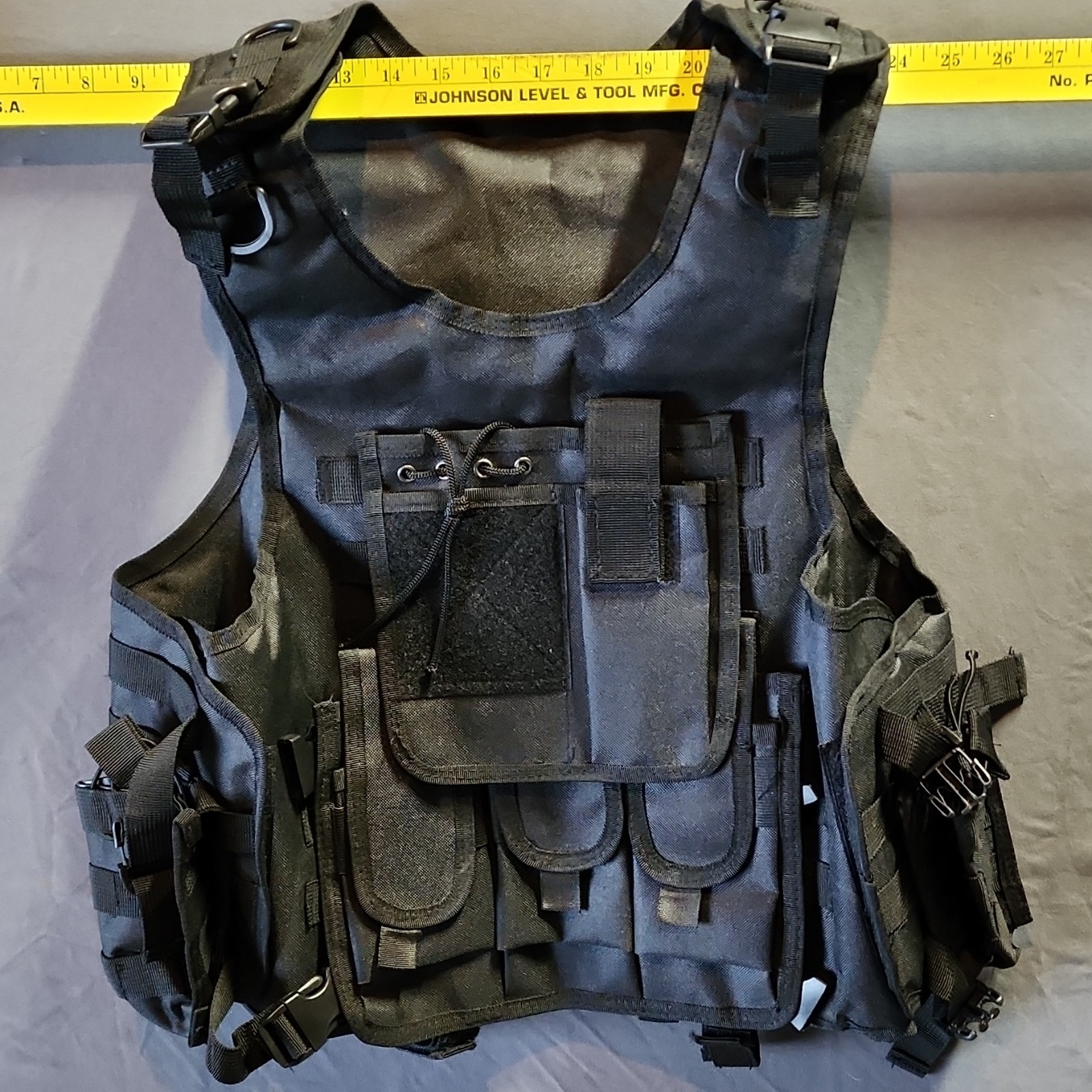 Black Tactical Vest Adjustable Lightweight Nylon Multiple Pockets