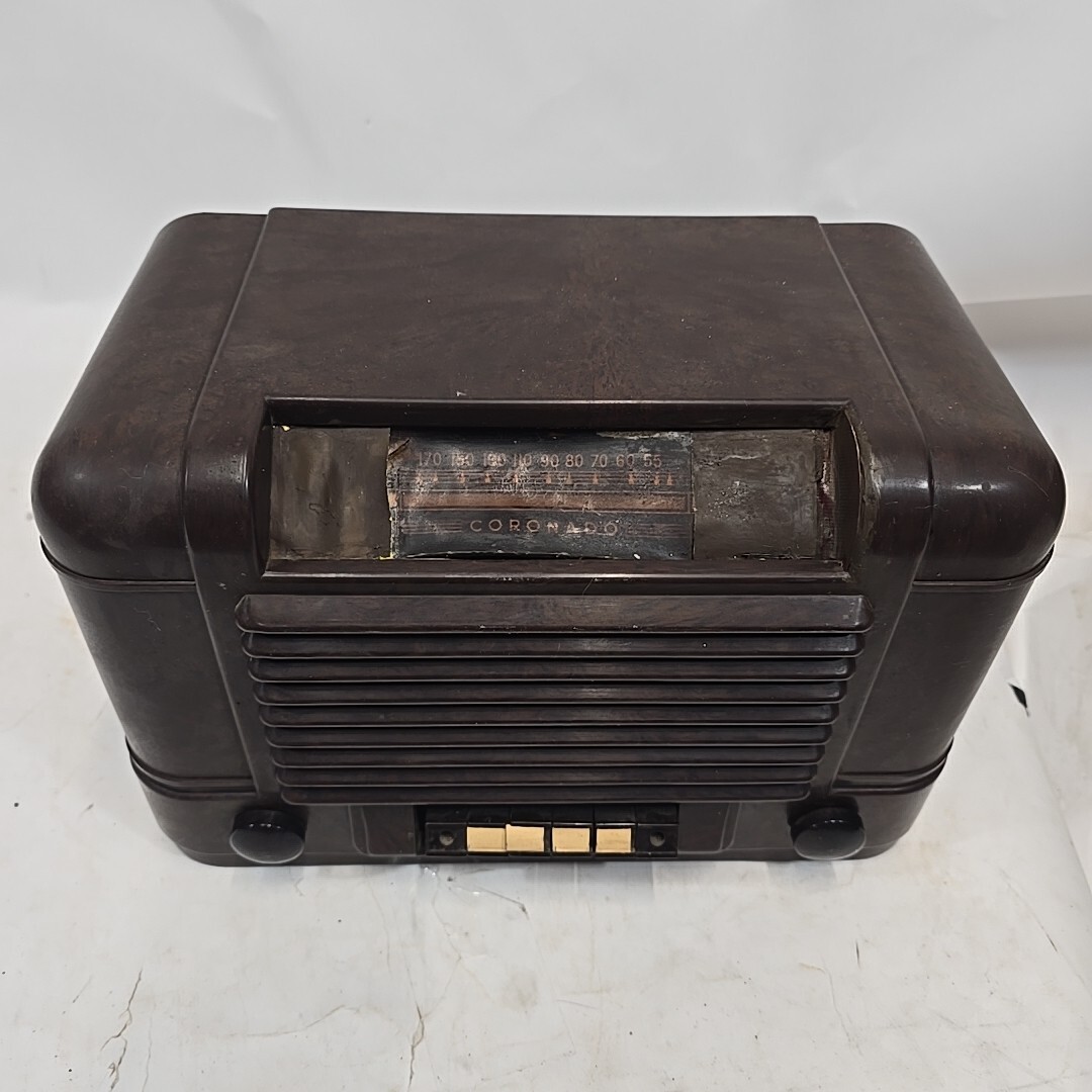 1943 Coronado Model 43-8351 Push Button 6 Tube AM Radio Brown Plastic Gambles