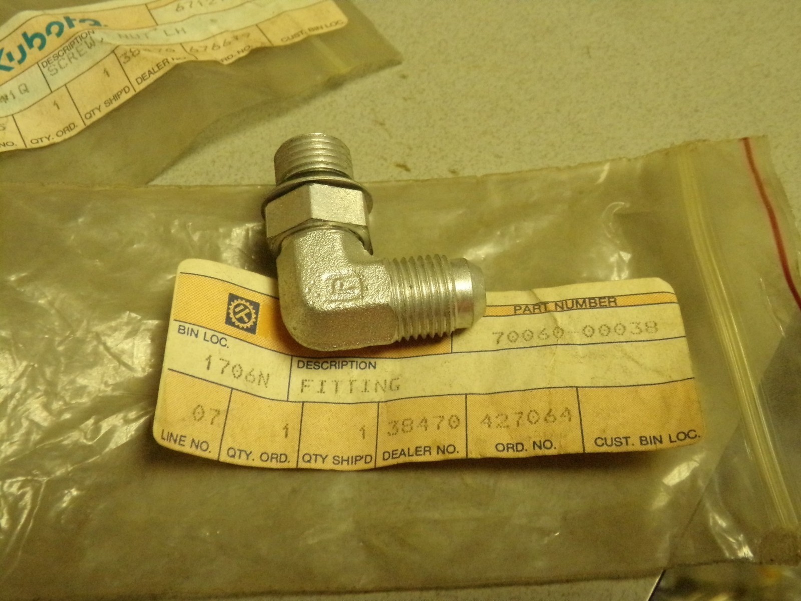 NEW Kubota 70060-00038 Elbow Fitting   *FREE SHIPPING*
