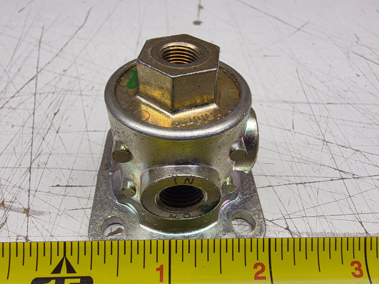 Haldex 90554615 1/4" NPT x 1/8" NPT Threaded Ports 3 Way Pilot Valve Brand New
