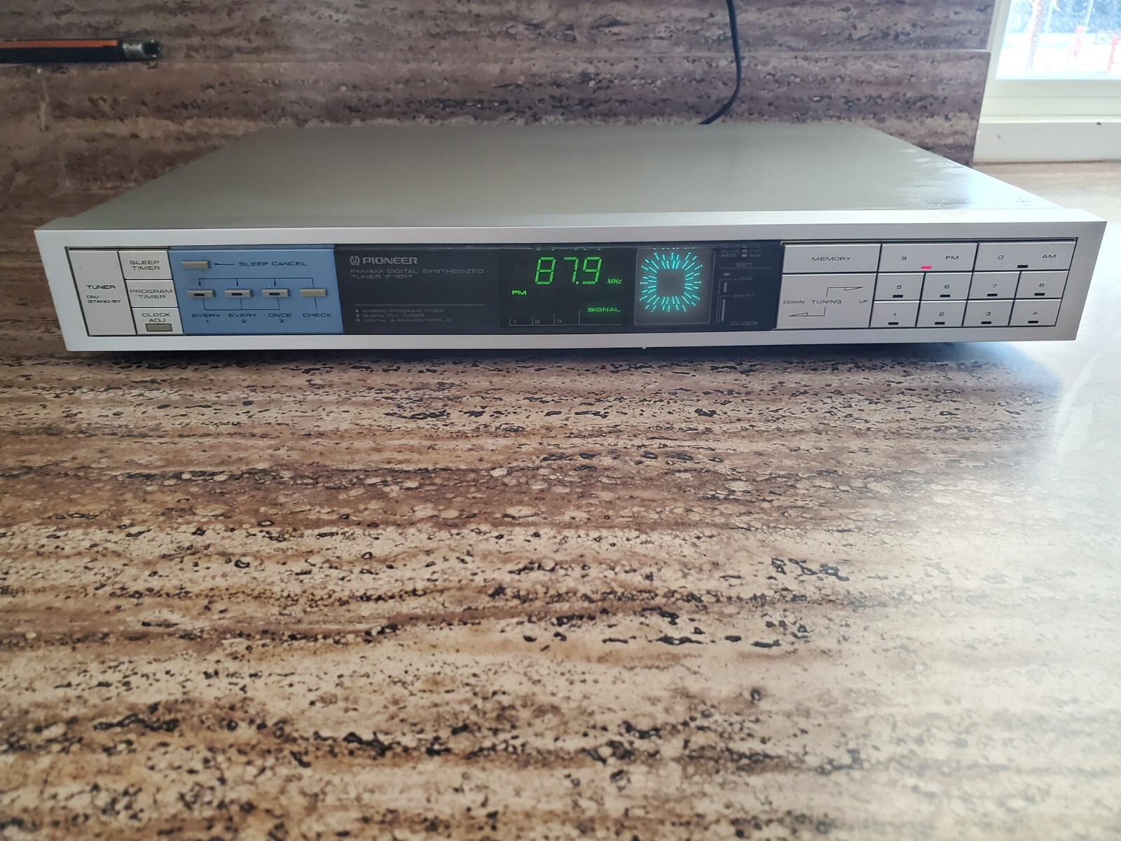 Pioneer FM/AM Digital Synthesizer Tuner F-101T~ RARE~ VINTAGE~ TESTED~WORKS WELL