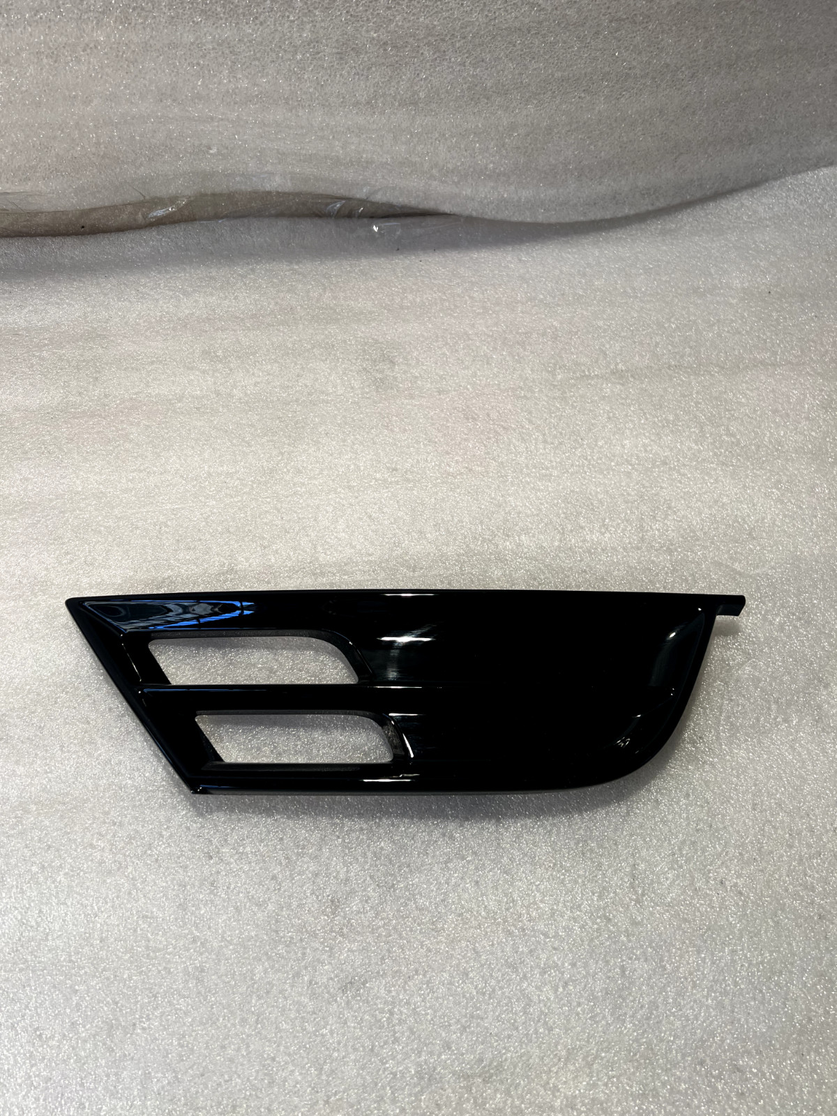 GOOD USED 2015-2017 CHRYSLER 200 LEFT FOG COVER BLACK OEM