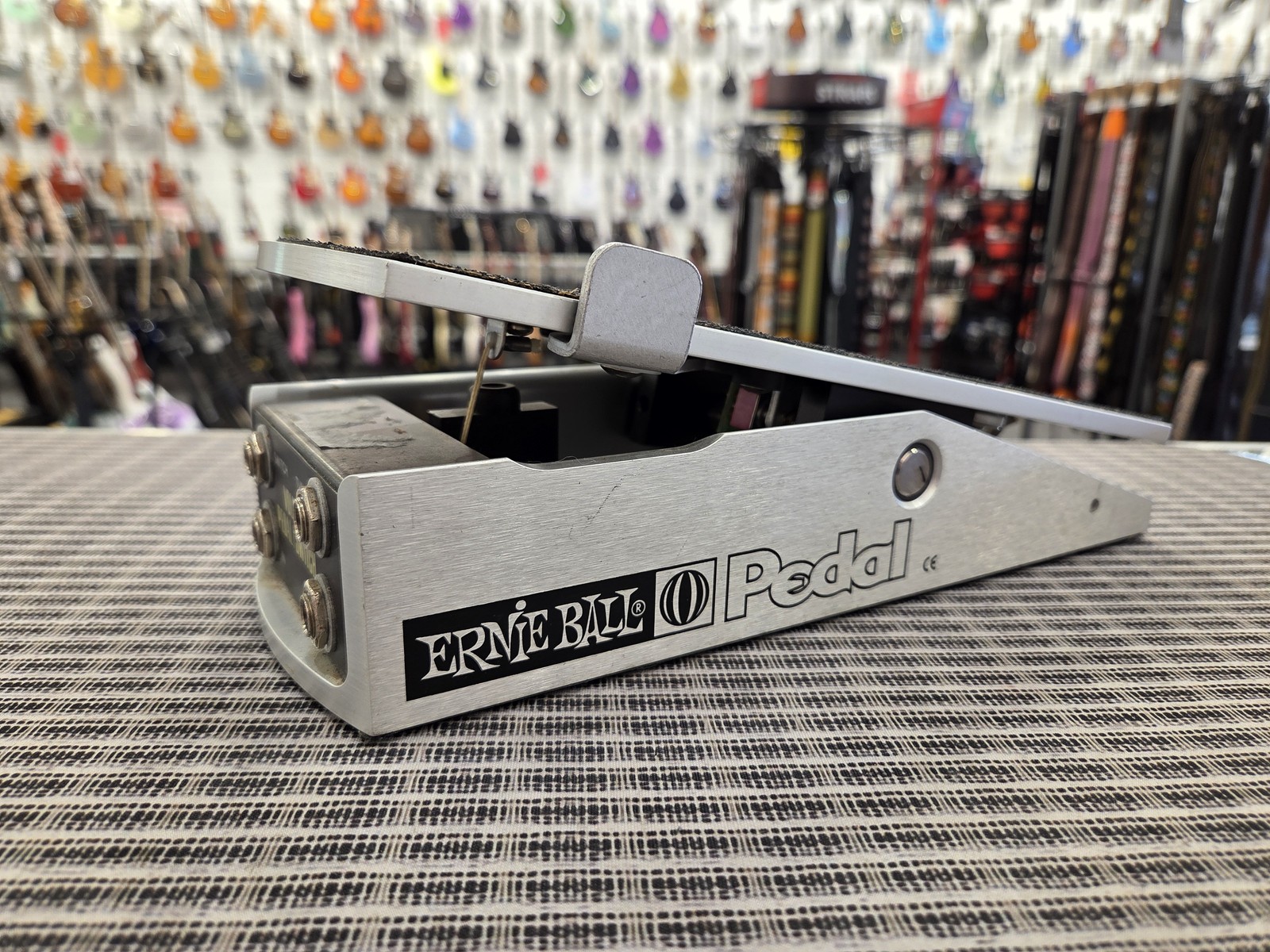 Excellent Ernie Ball 6168 Volume Pedal / Switch Effects Pedal