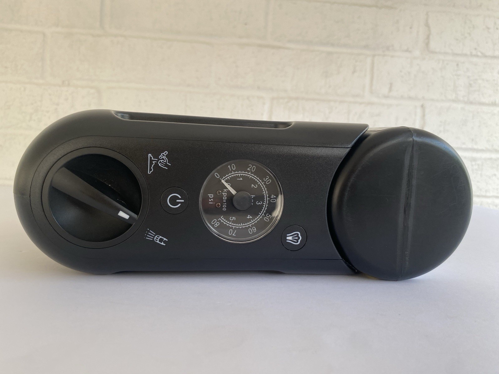 2010 2012 CADILLAC SRX SPARE TIRE ROADSIDE COMPRESSOR INFLATOR