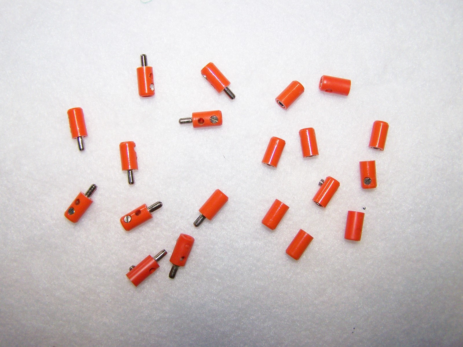 090  (OR) ORANGE,ROUND PIN LOT LGB/MARKLIN HO 10  MALE 10 FEMALE PLUG/SOCKETS,