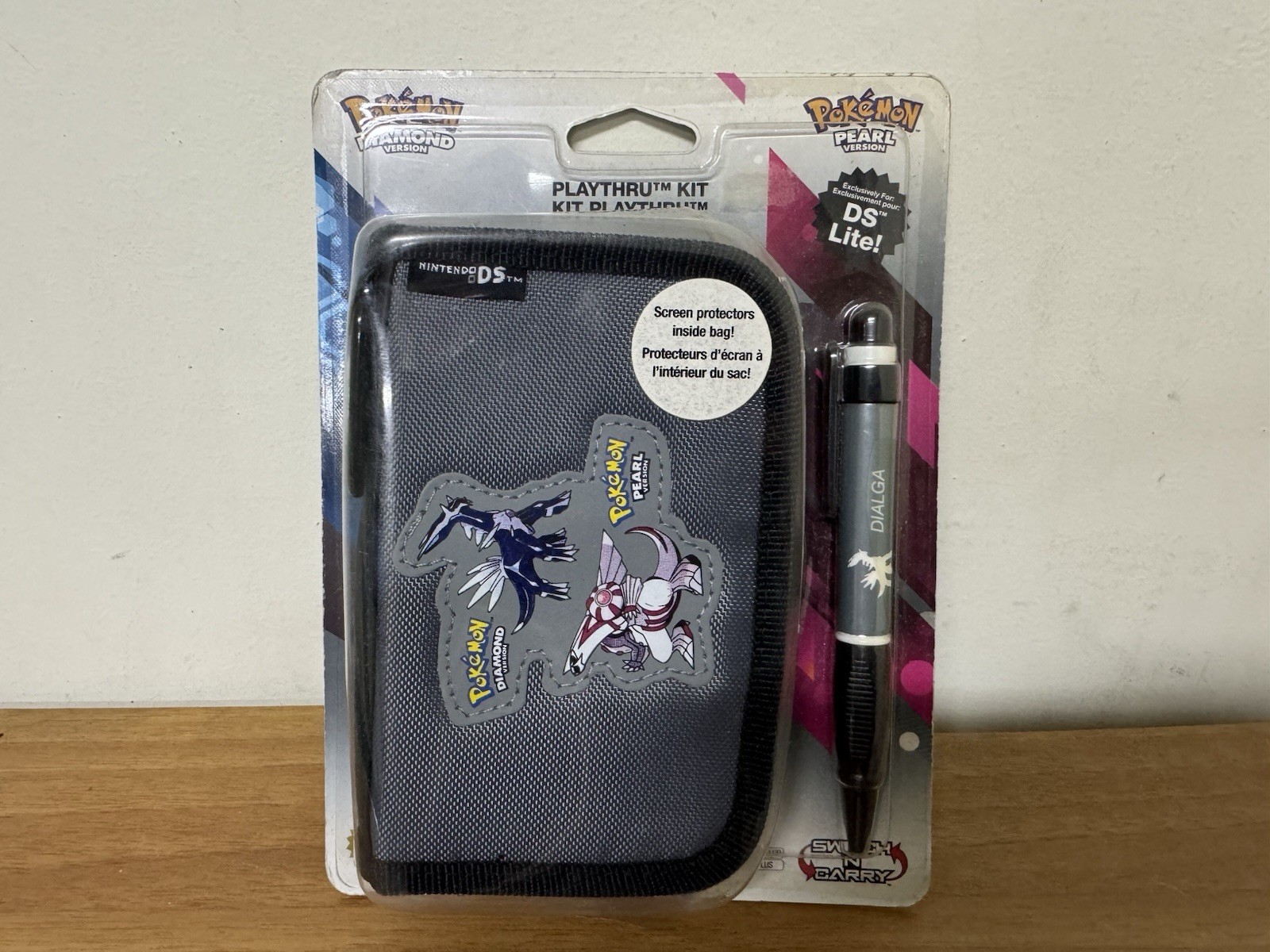 Sony Nintendo Ds Lite 2007 Pokemon Diamond and Pearl Version Case & Pen