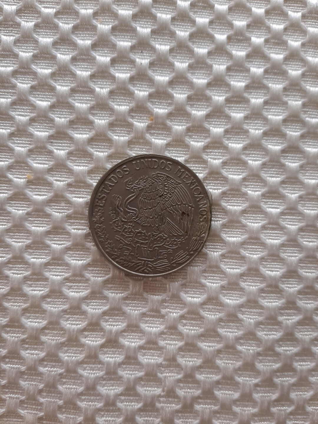 1981 un peso silver Coin