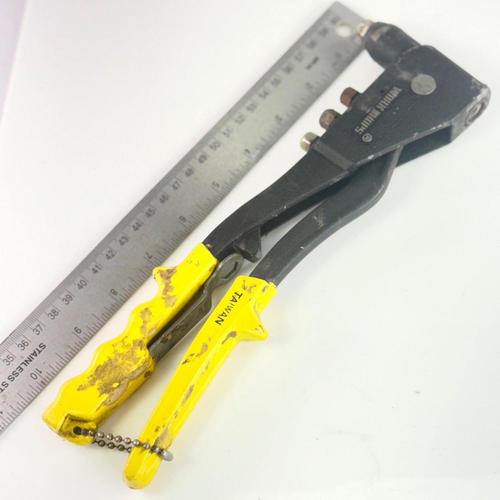 Hand Pop Rivet Gun Riveter Yellow Handles Multiple Tip Sizes 10" Workshop Tool