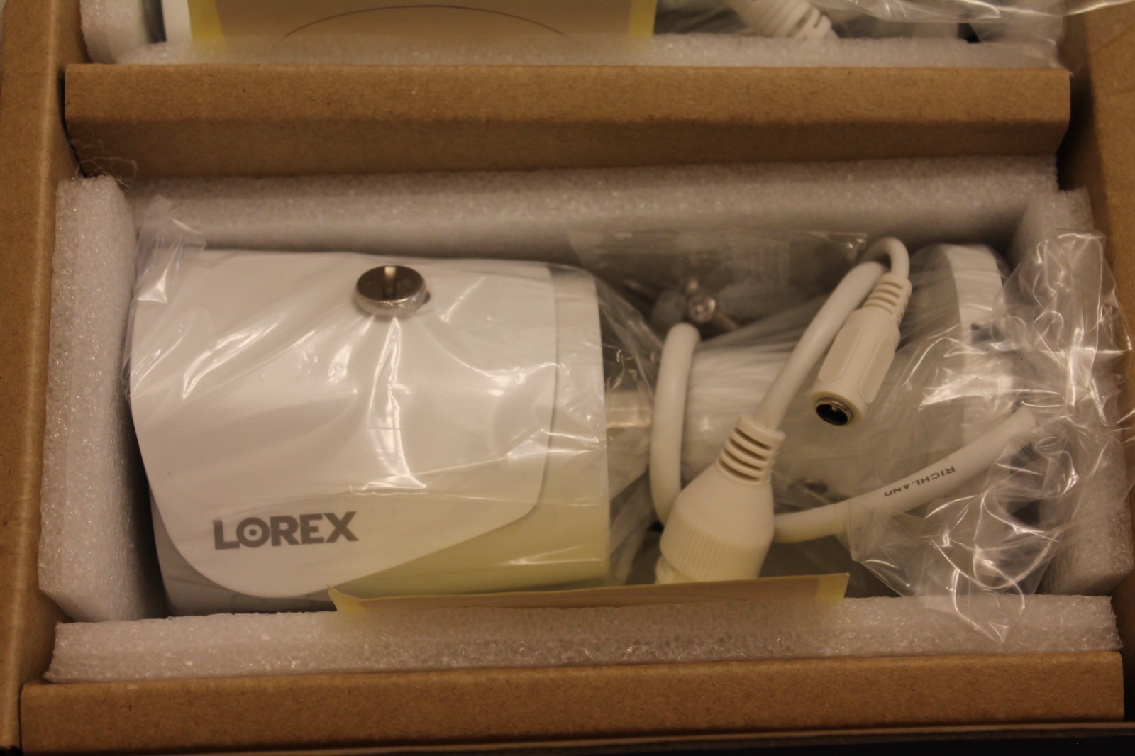Lorex - E581CB Series Indoor/Outdoor 5MP Wired Network Surveillance Camera White